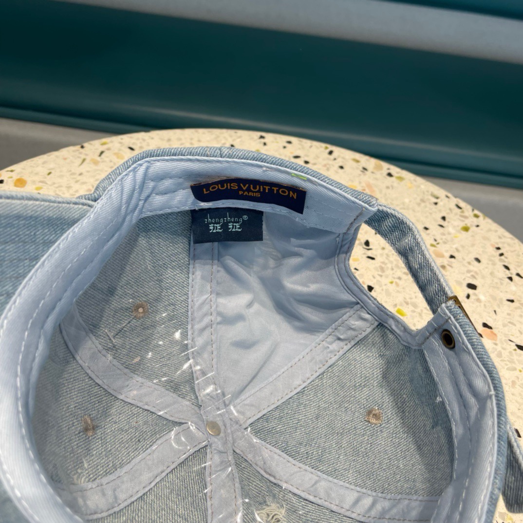 Lv路易威登 新款专柜同步牛仔洗水刺绣棒球帽 新款上架💙💙 今年家每款帽子都想拥有～设计轻易休闲时髦又带