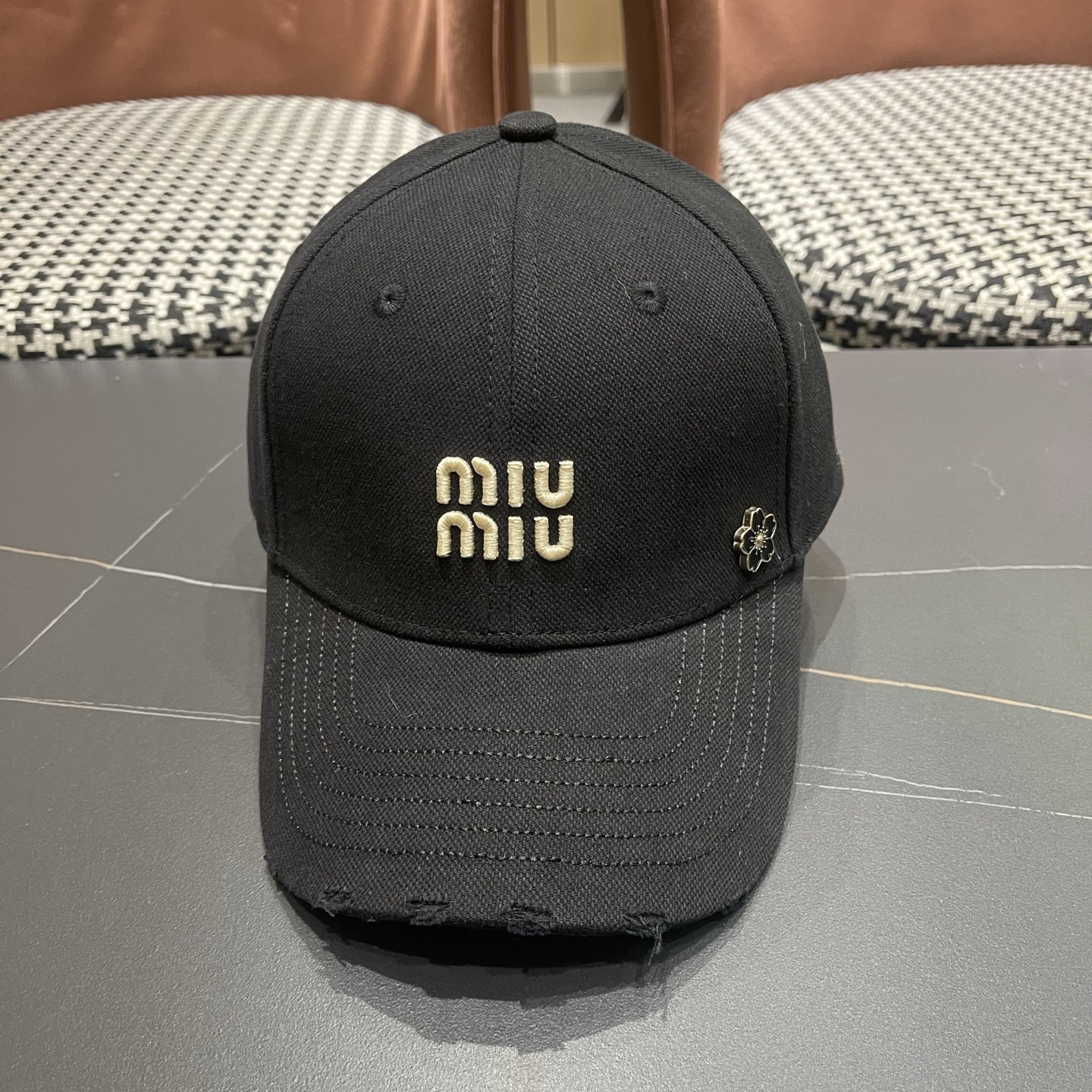 谬谬mium 原单新款纯棒球帽，👍👍正品开模订制，原版做工细致质量超赞！偶尔换换感觉真的太棒了