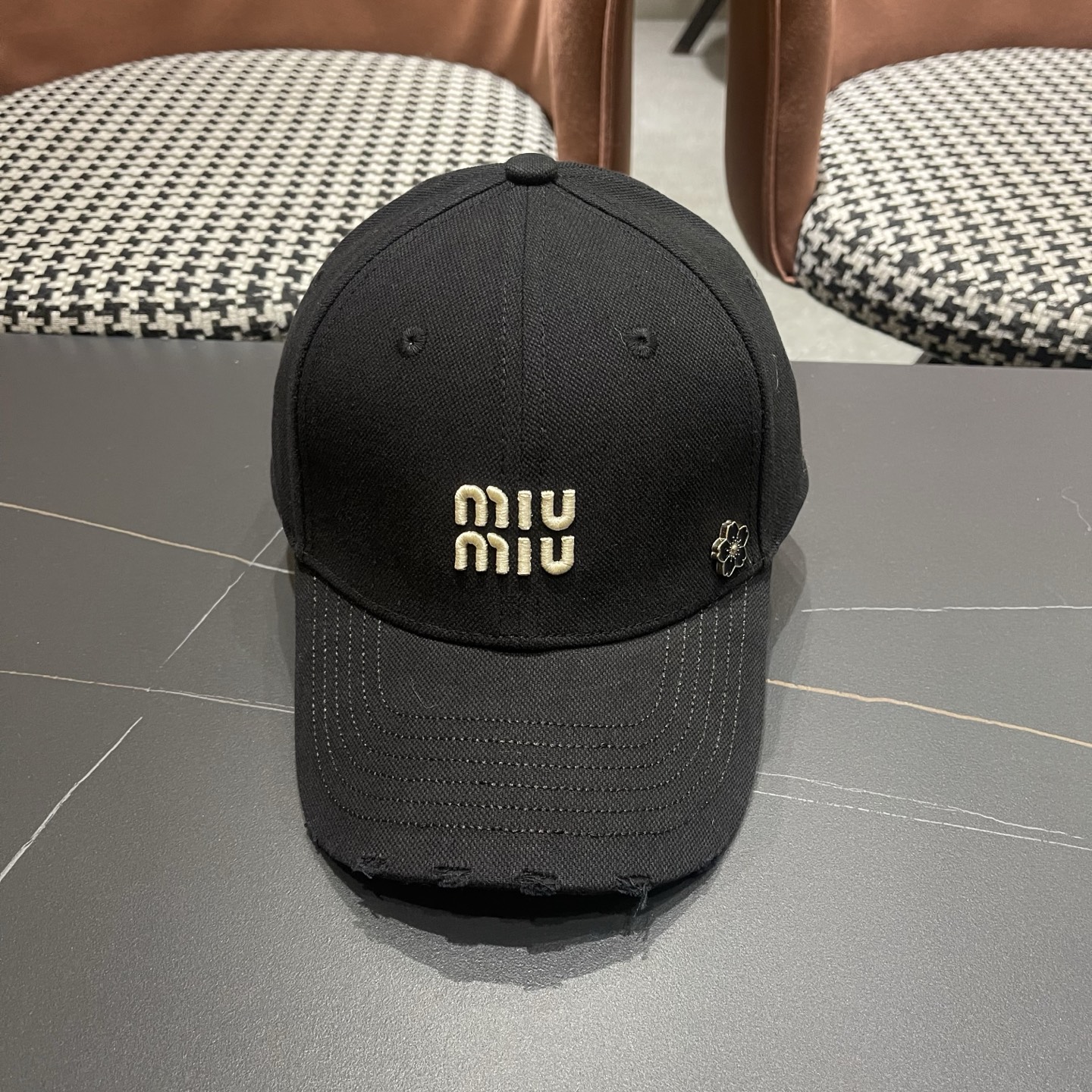 谬谬mium 原单新款纯棒球帽，👍👍正品开模订制，原版做工细致质量超赞！偶尔换换感觉真的太棒了
