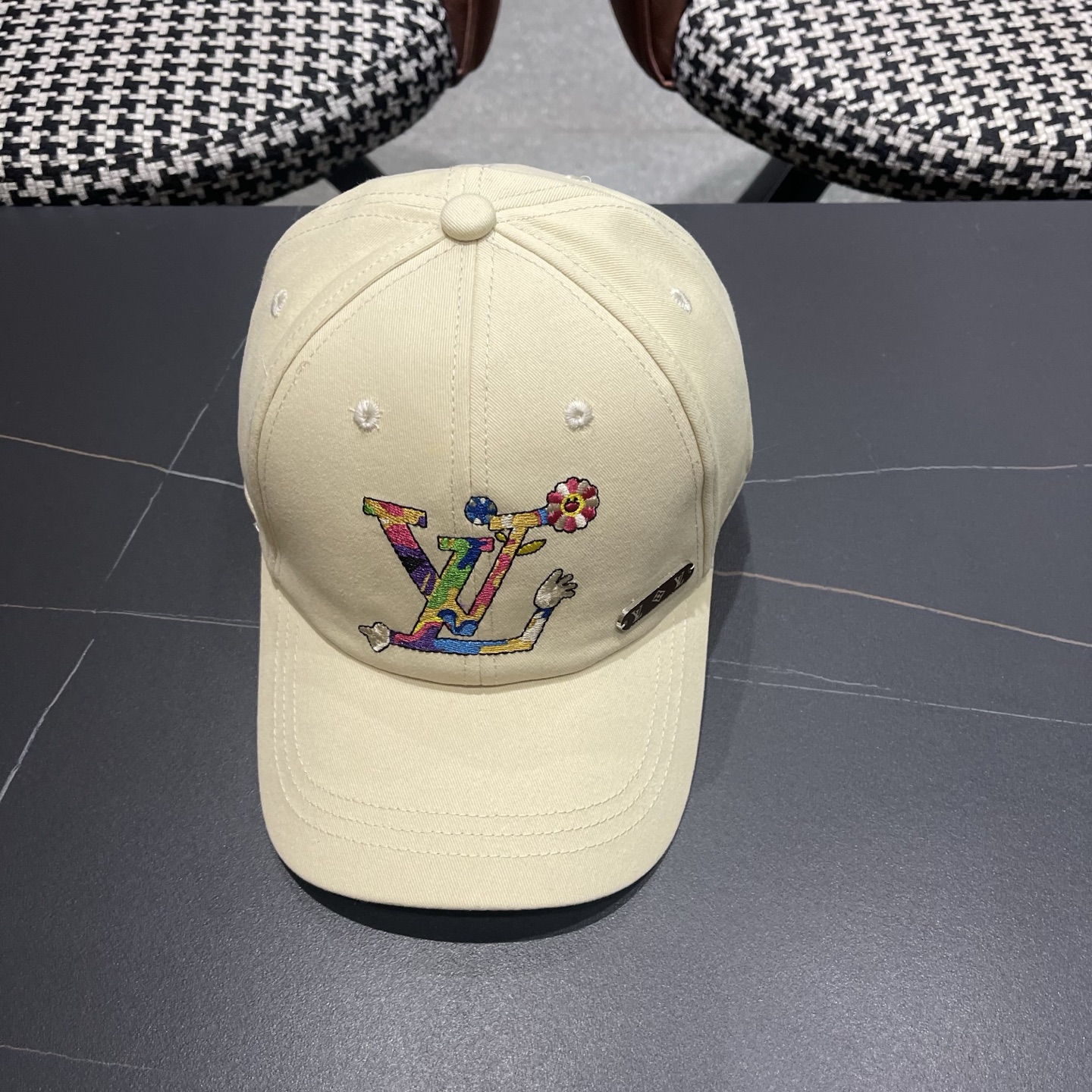路易威登棒球帽LouisVuitton新款LV棒球帽，完美刺绣，高端大气，百搭款🤗男女通用！