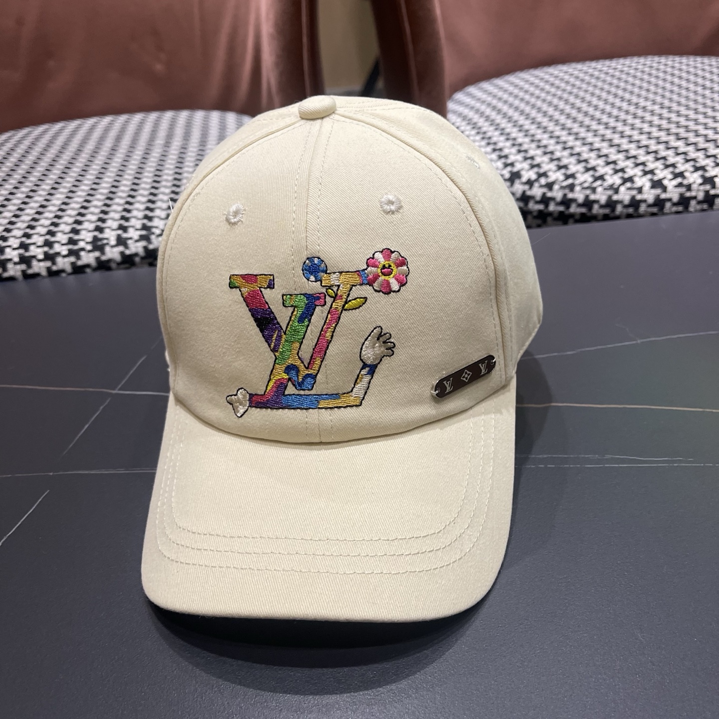 路易威登棒球帽LouisVuitton新款LV棒球帽，完美刺绣，高端大气，百搭款🤗男女通用！