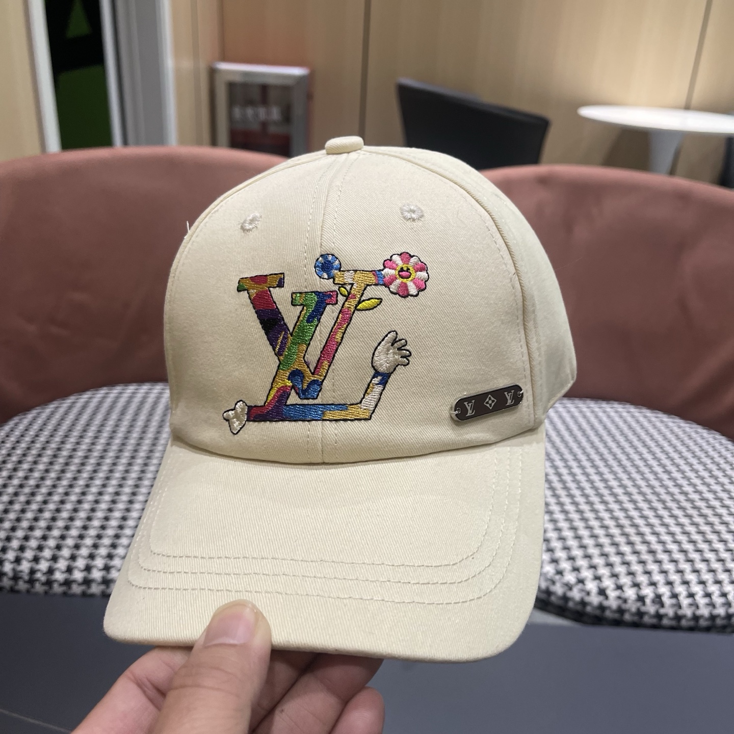 路易威登棒球帽LouisVuitton新款LV棒球帽，完美刺绣，高端大气，百搭款🤗男女通用！