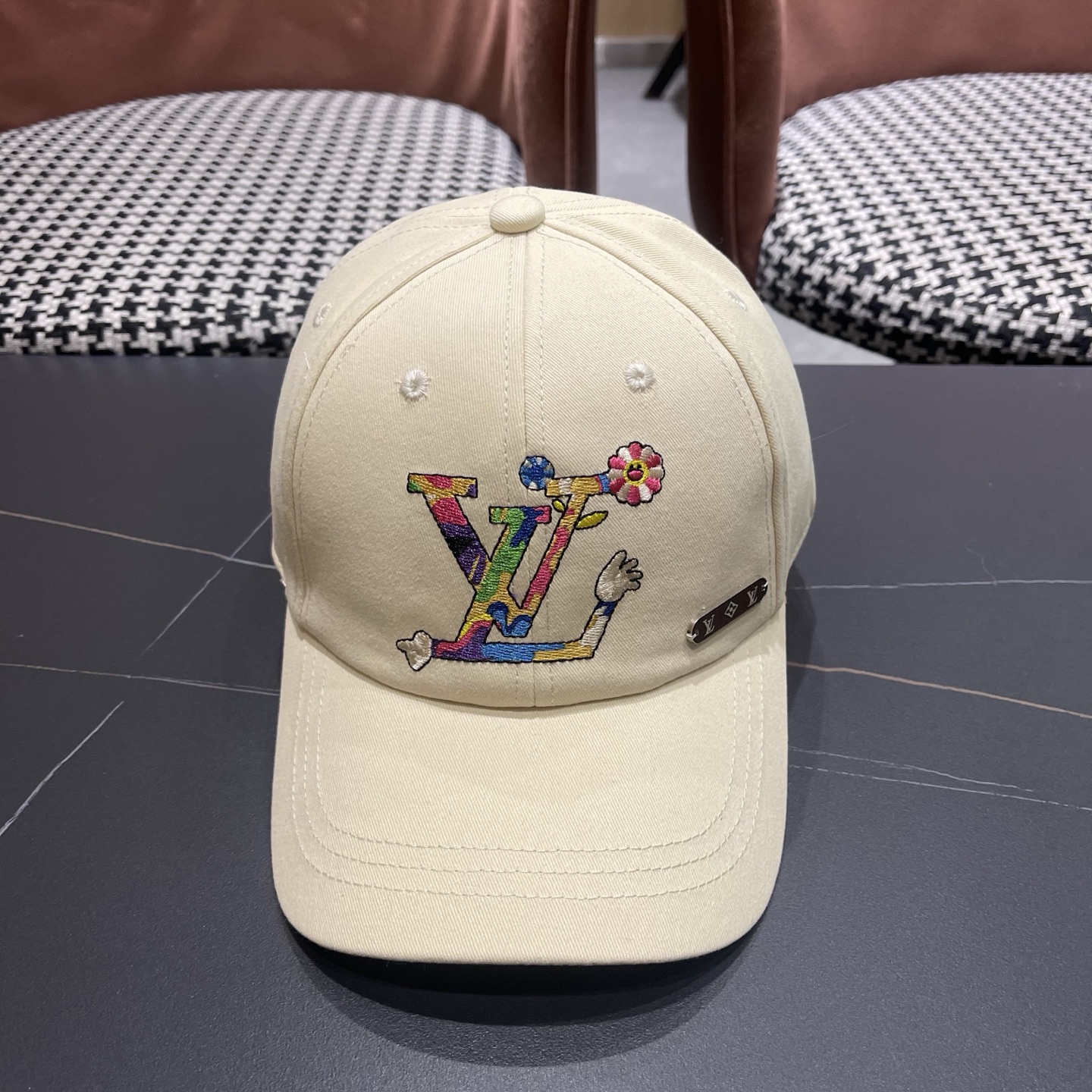 路易威登棒球帽LouisVuitton新款LV棒球帽，完美刺绣，高端大气，百搭款🤗男女通用！