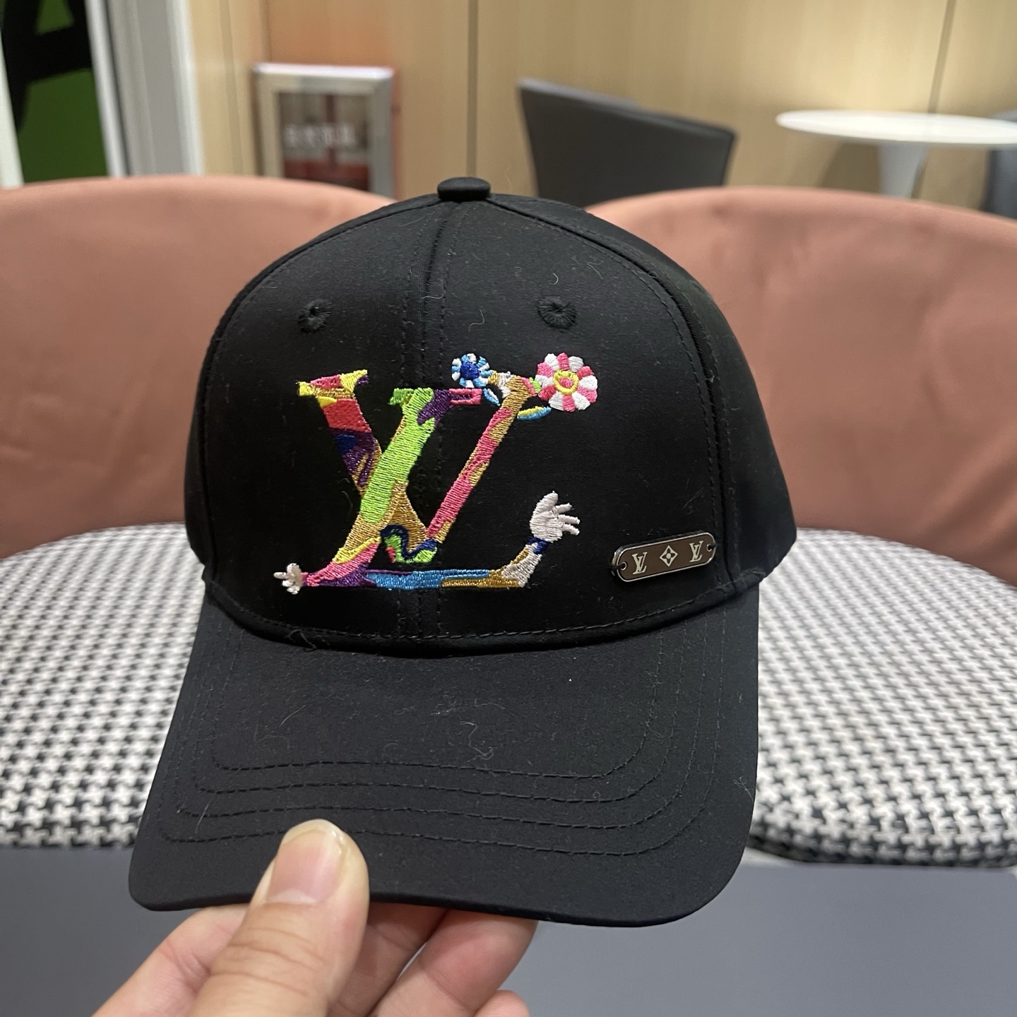路易威登棒球帽LouisVuitton新款LV棒球帽，完美刺绣，高端大气，百搭款🤗男女通用！
