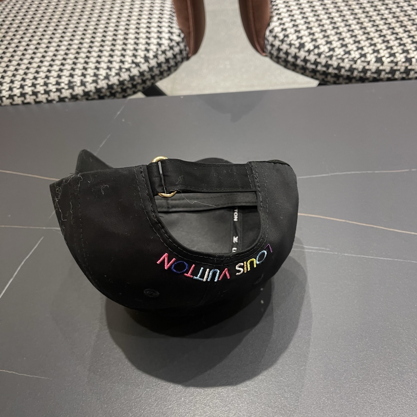 路易威登棒球帽LouisVuitton新款LV棒球帽，完美刺绣，高端大气，百搭款🤗男女通用！