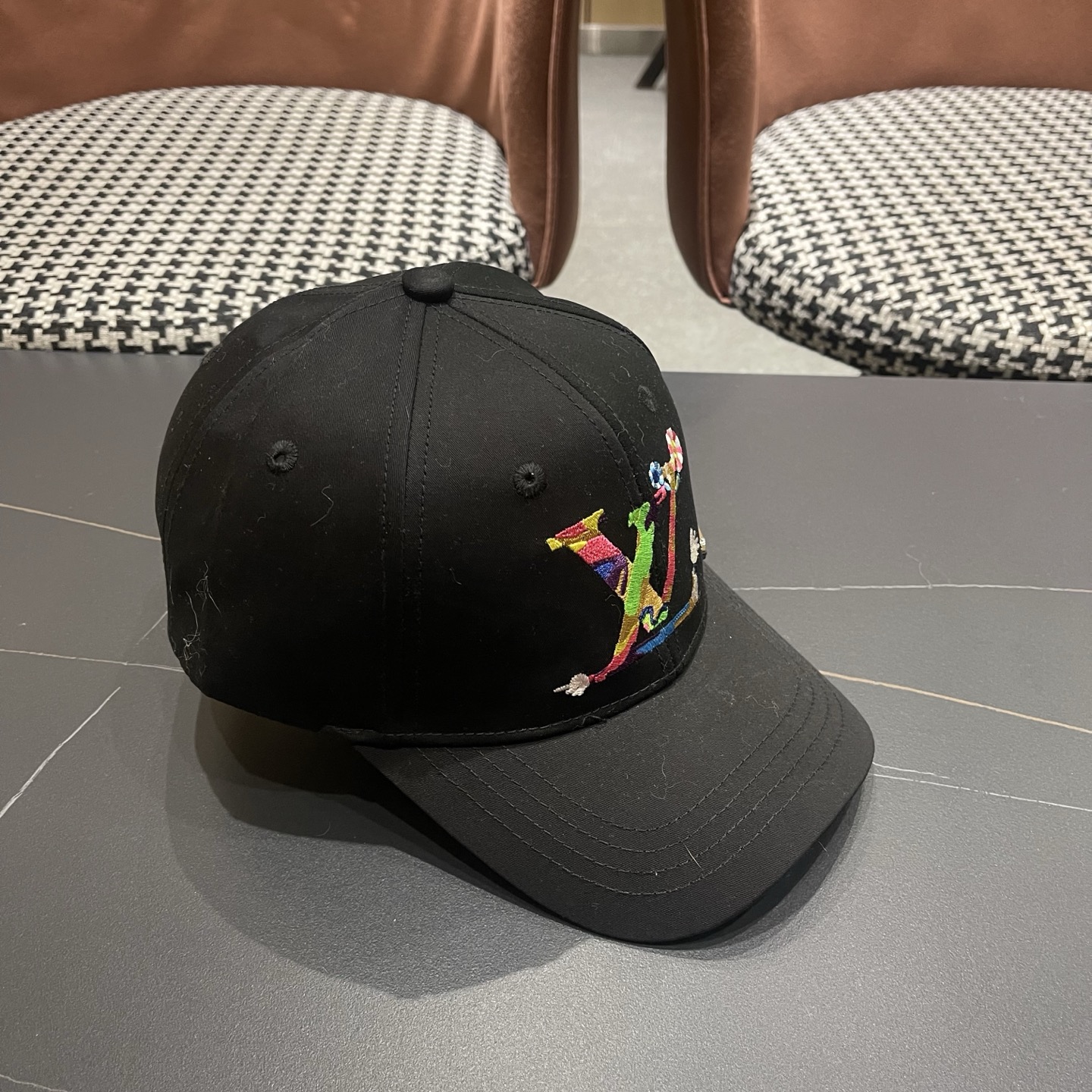 路易威登棒球帽LouisVuitton新款LV棒球帽，完美刺绣，高端大气，百搭款🤗男女通用！