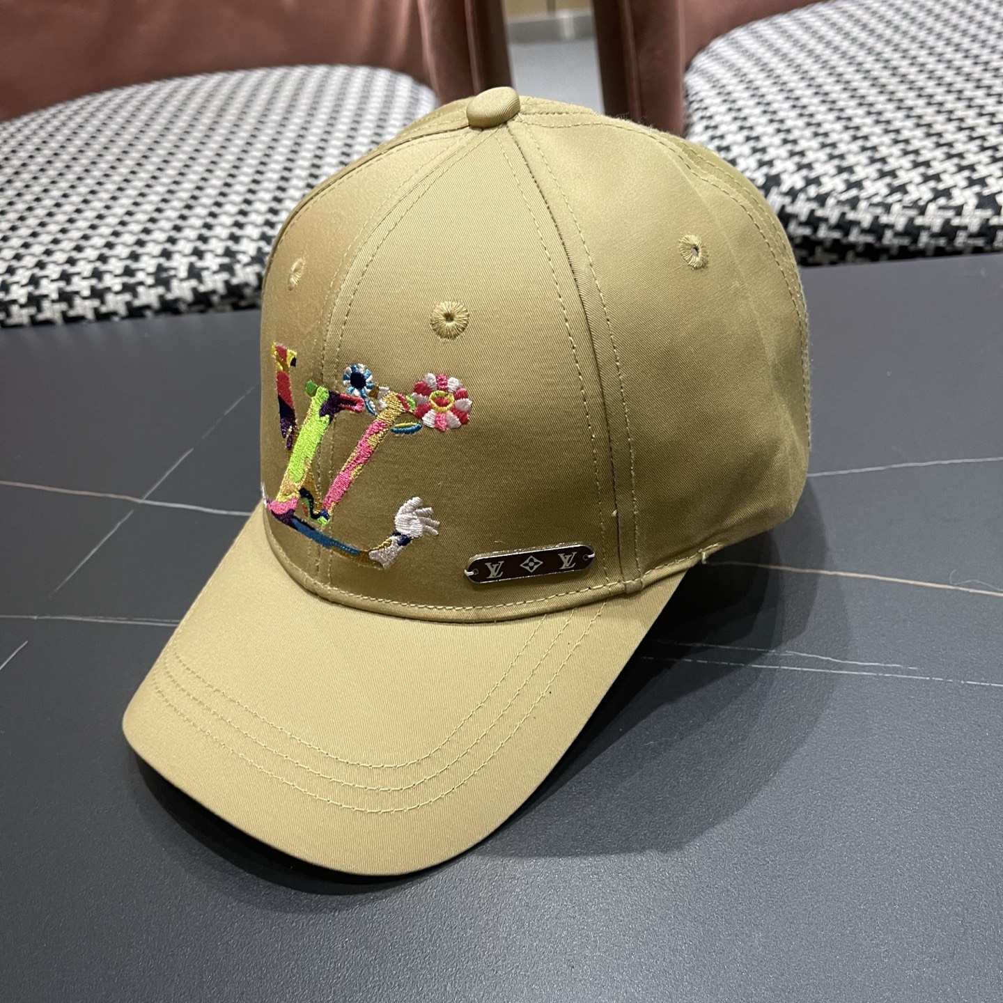 路易威登棒球帽LouisVuitton新款LV棒球帽，完美刺绣，高端大气，百搭款🤗男女通用！