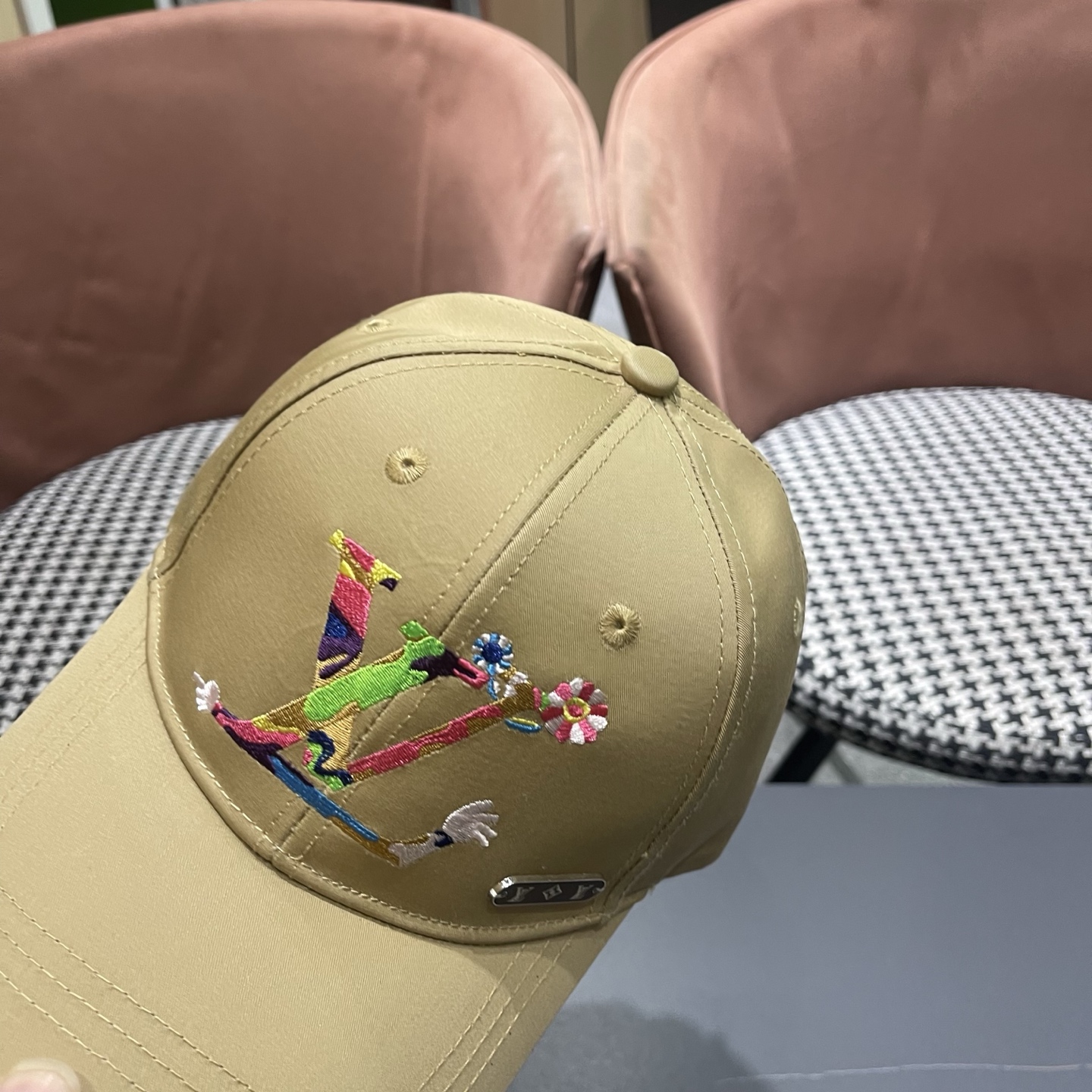 路易威登棒球帽LouisVuitton新款LV棒球帽，完美刺绣，高端大气，百搭款🤗男女通用！