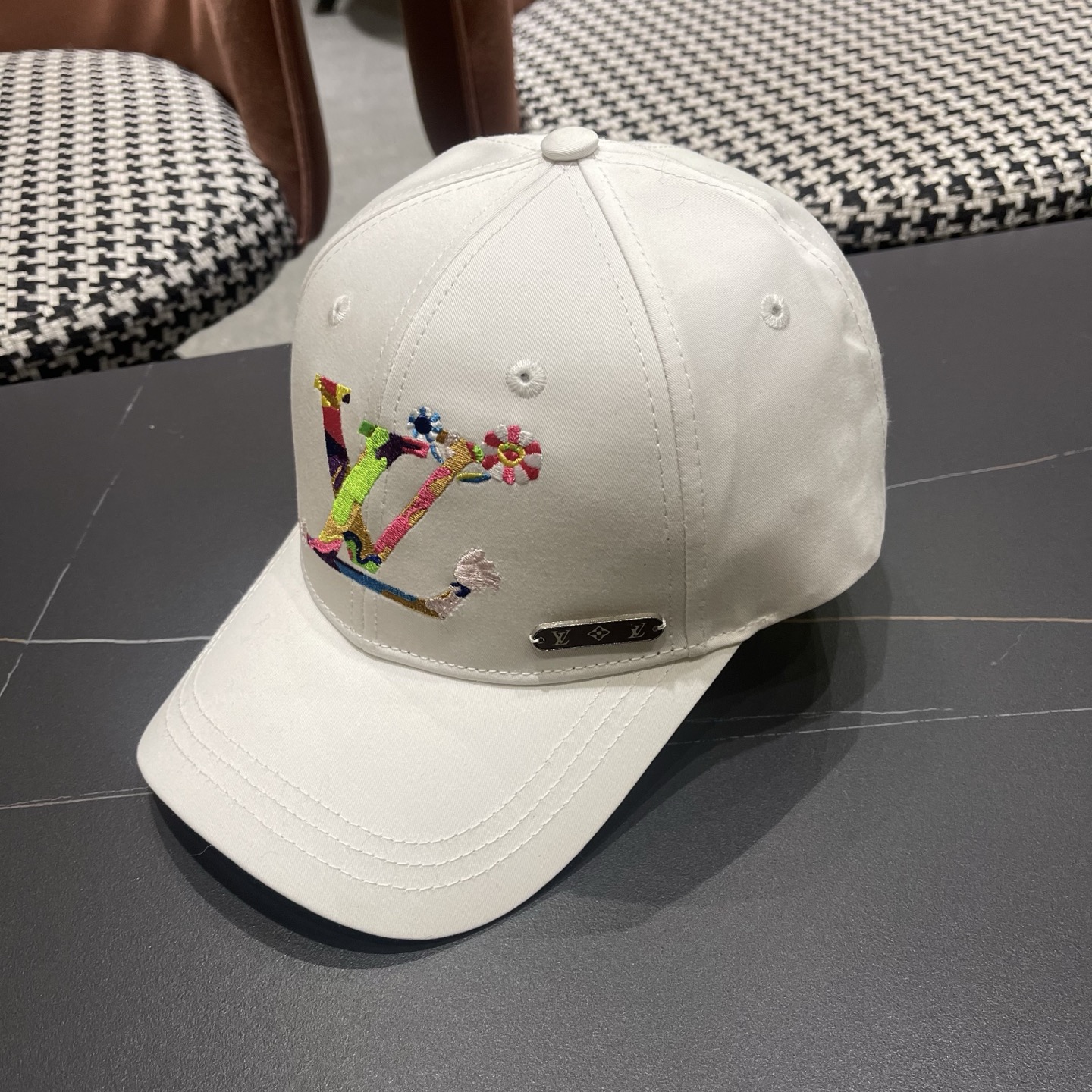 路易威登棒球帽LouisVuitton新款LV棒球帽，完美刺绣，高端大气，百搭款🤗男女通用！