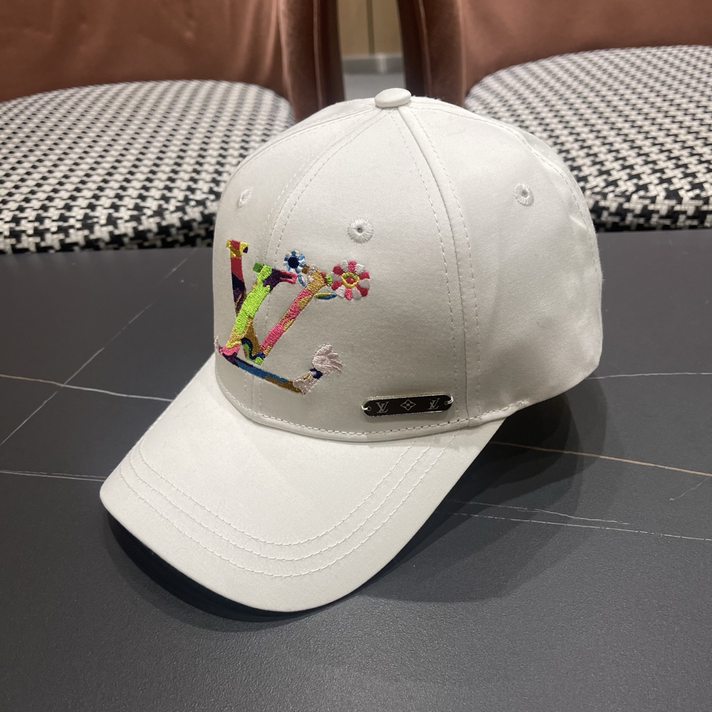 路易威登棒球帽LouisVuitton新款LV棒球帽，完美刺绣，高端大气，百搭款🤗男女通用！