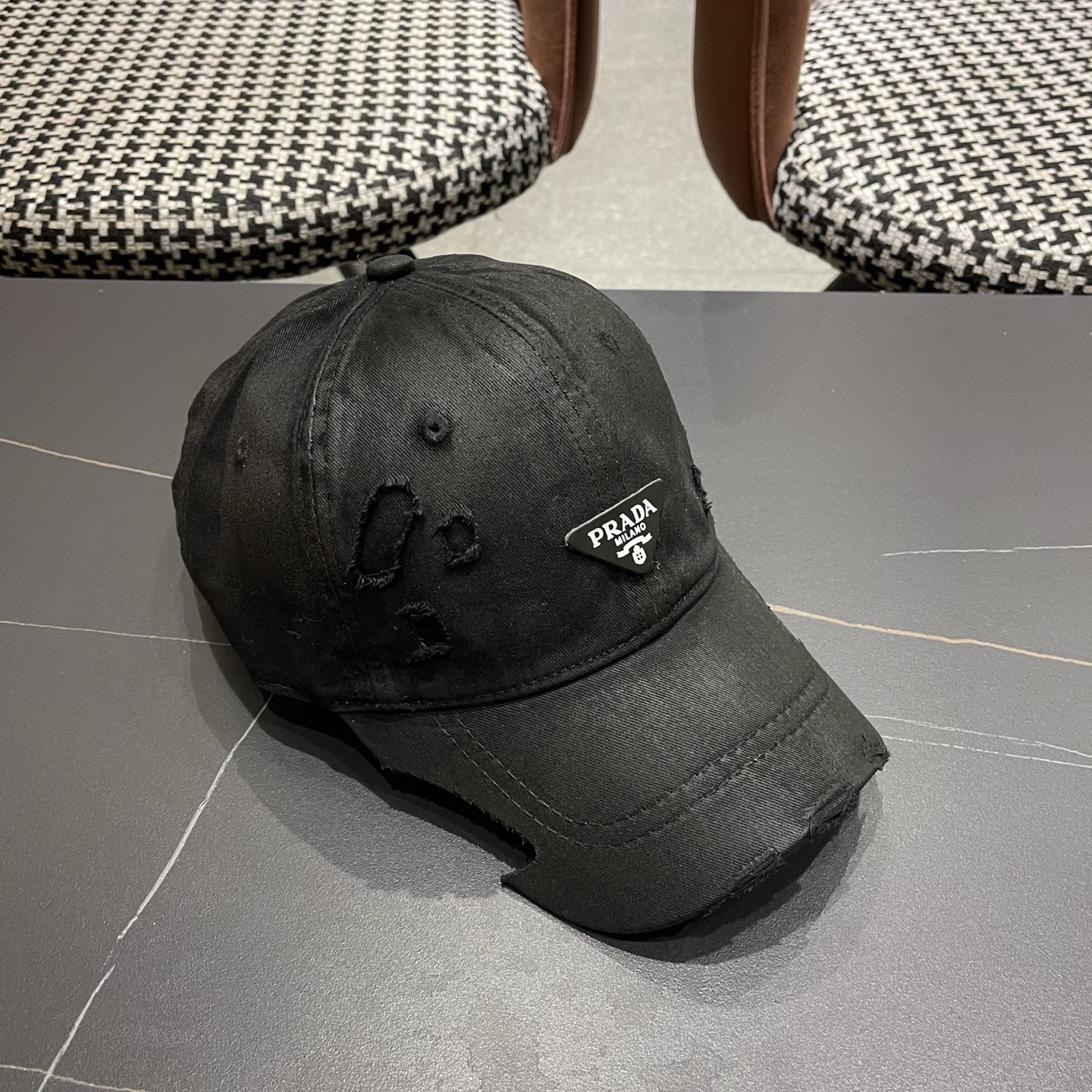 PRADA普拉达 美式破洞棒球帽女夏季做旧磨毛透气宽帽檐显脸小鸭舌帽子男