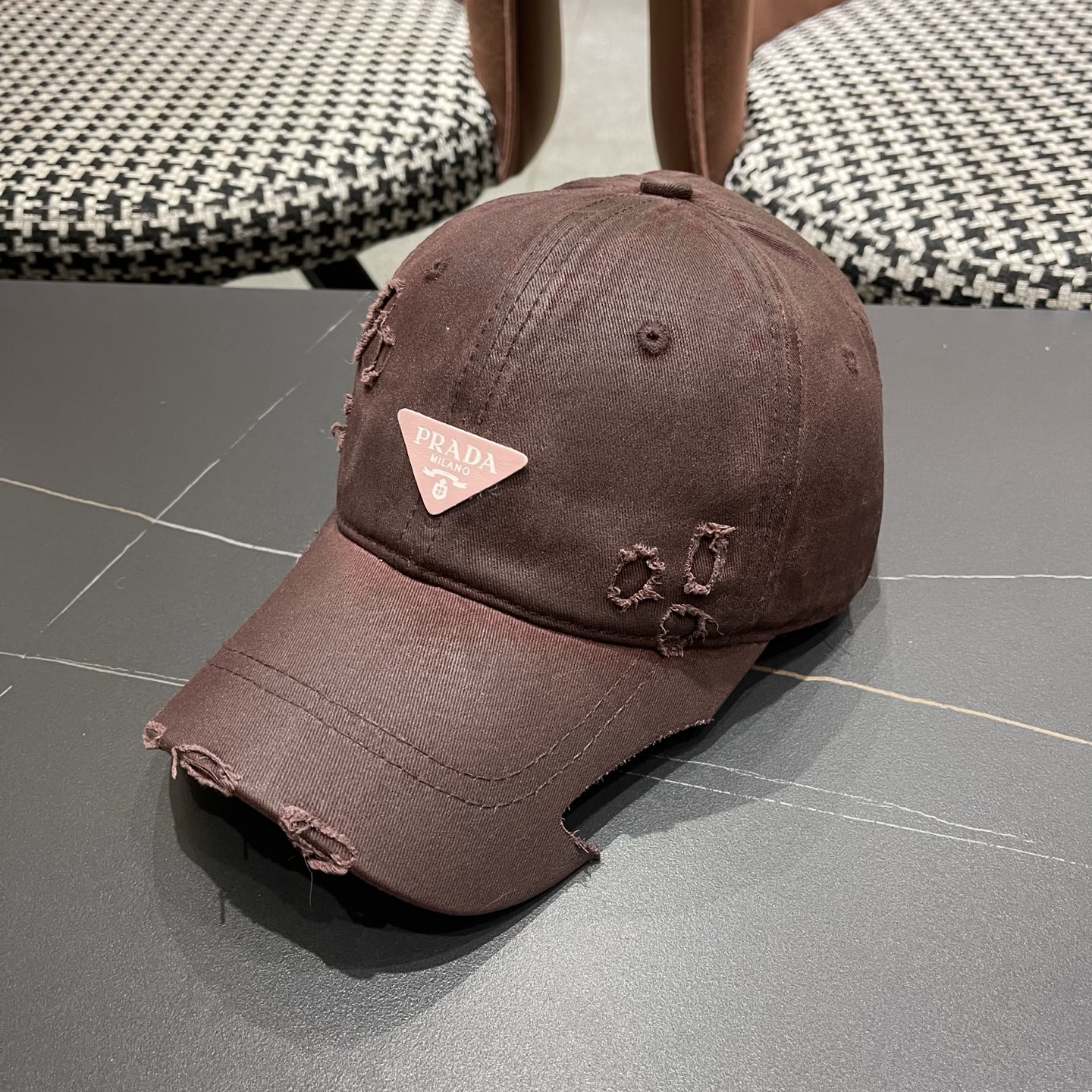 PRADA普拉达 美式破洞棒球帽女夏季做旧磨毛透气宽帽檐显脸小鸭舌帽子男