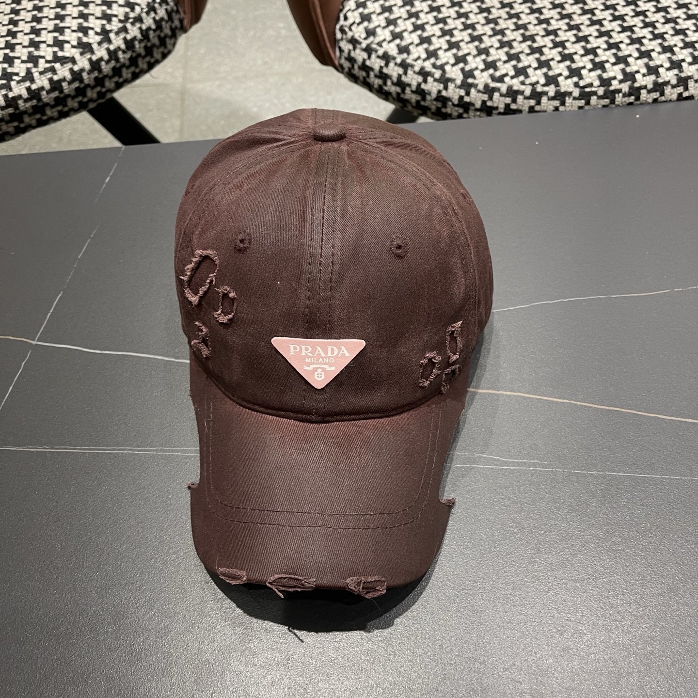 PRADA普拉达 美式破洞棒球帽女夏季做旧磨毛透气宽帽檐显脸小鸭舌帽子男