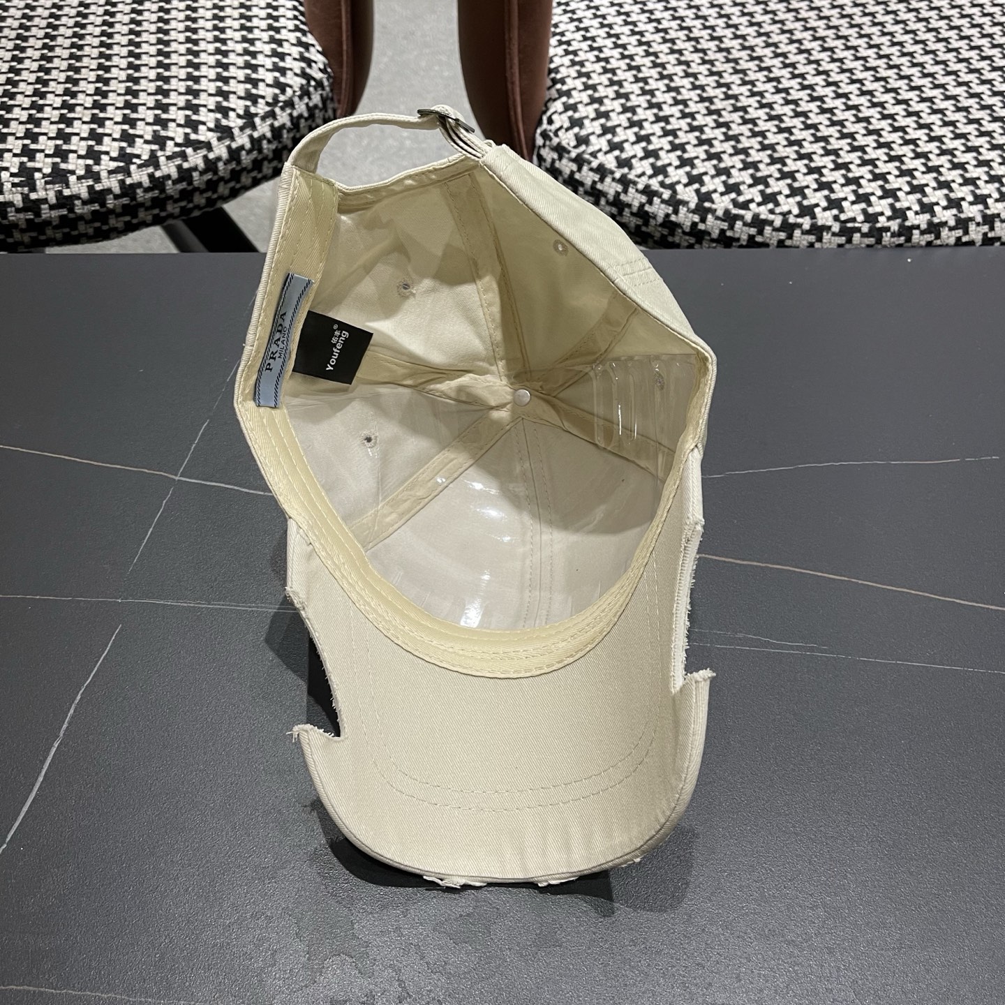 PRADA普拉达 美式破洞棒球帽女夏季做旧磨毛透气宽帽檐显脸小鸭舌帽子男