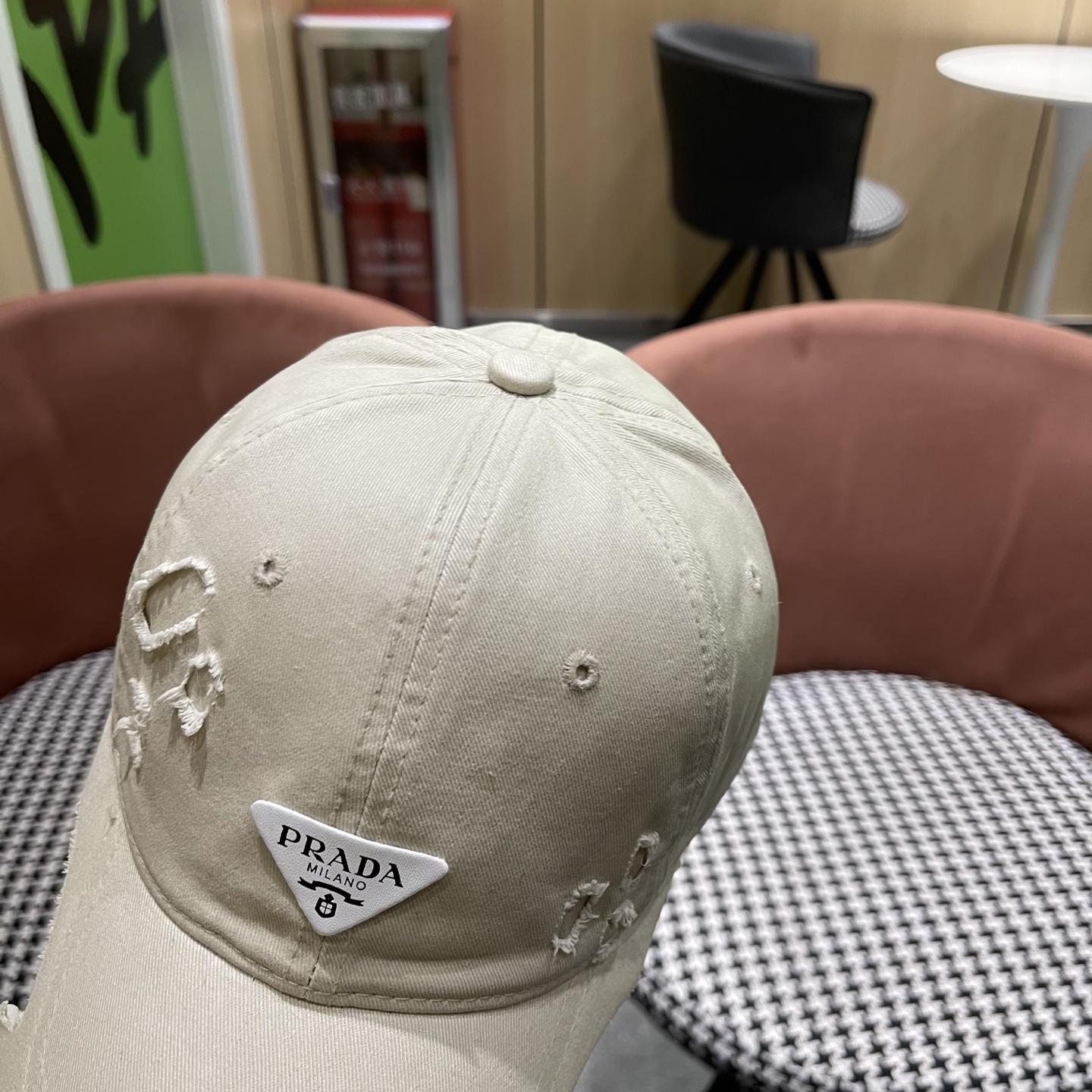 PRADA普拉达 美式破洞棒球帽女夏季做旧磨毛透气宽帽檐显脸小鸭舌帽子男