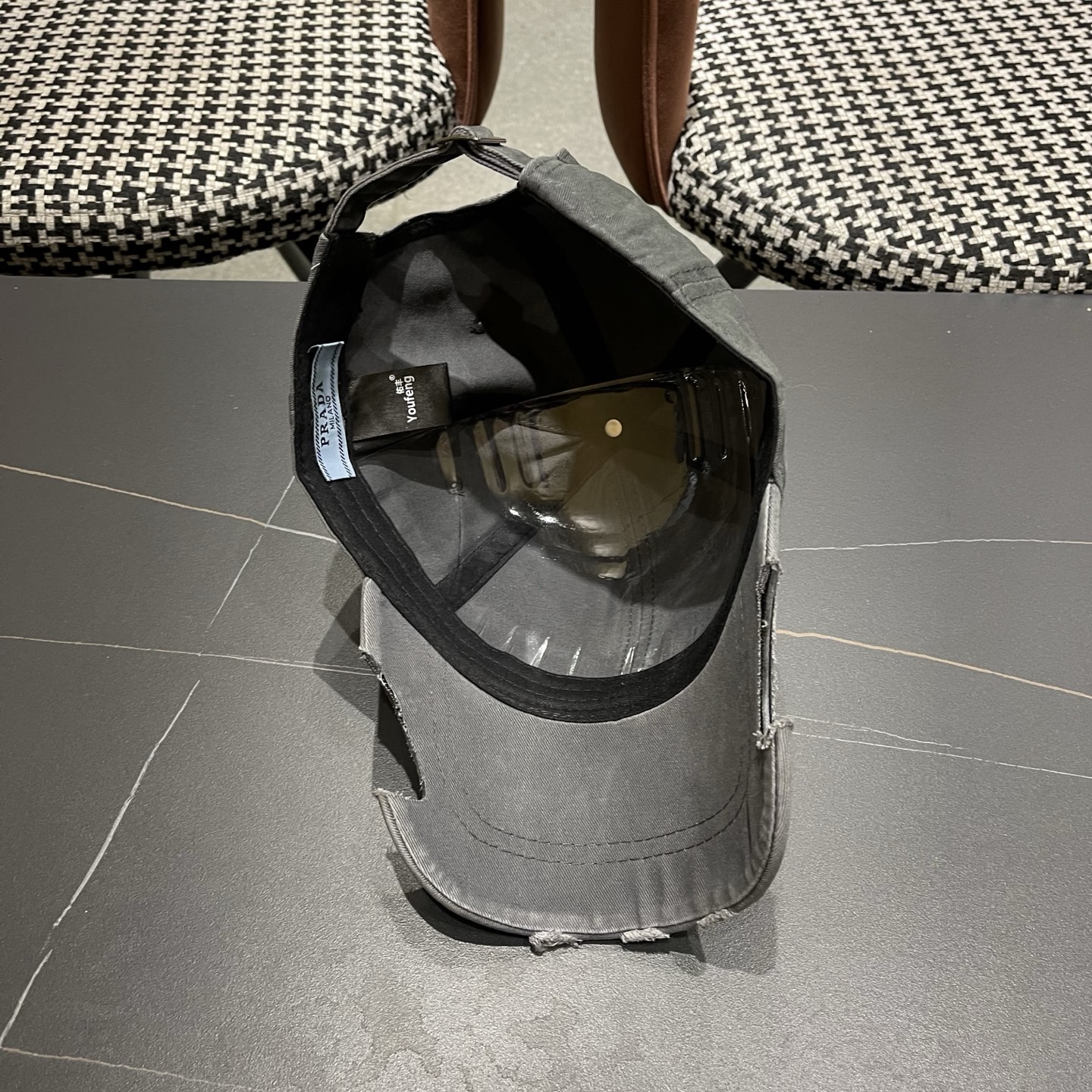 PRADA普拉达 美式破洞棒球帽女夏季做旧磨毛透气宽帽檐显脸小鸭舌帽子男