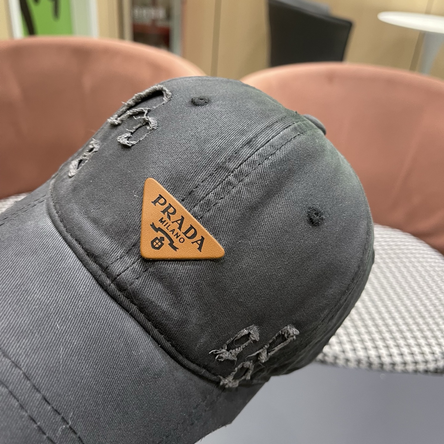 PRADA普拉达 美式破洞棒球帽女夏季做旧磨毛透气宽帽檐显脸小鸭舌帽子男
