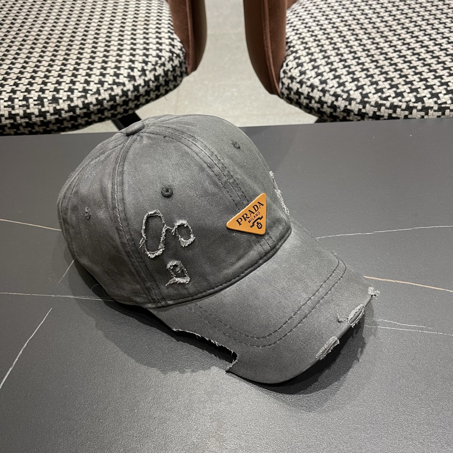 PRADA普拉达 美式破洞棒球帽女夏季做旧磨毛透气宽帽檐显脸小鸭舌帽子男