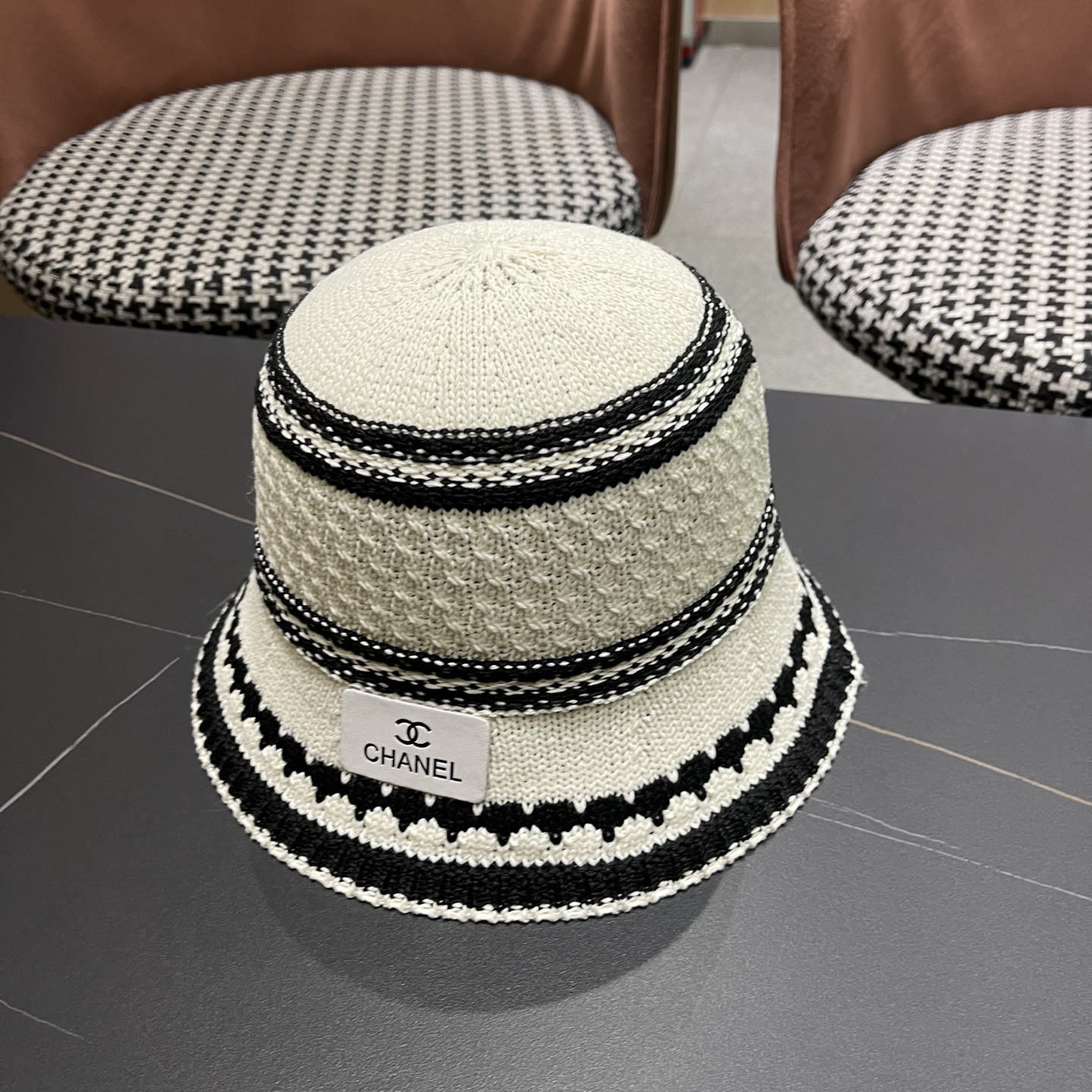 CHANEL香奈儿 夏季大檐防晒帽户外出游度假遮脸太阳帽草编撞色条纹镂空渔夫帽女