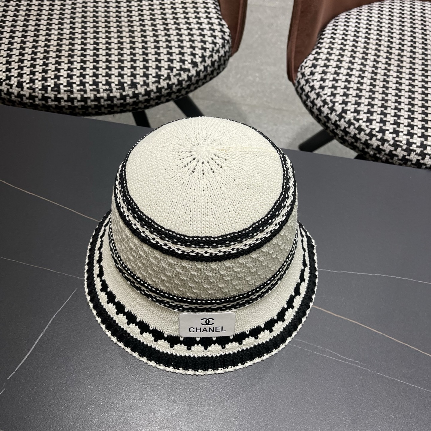 CHANEL香奈儿 夏季大檐防晒帽户外出游度假遮脸太阳帽草编撞色条纹镂空渔夫帽女