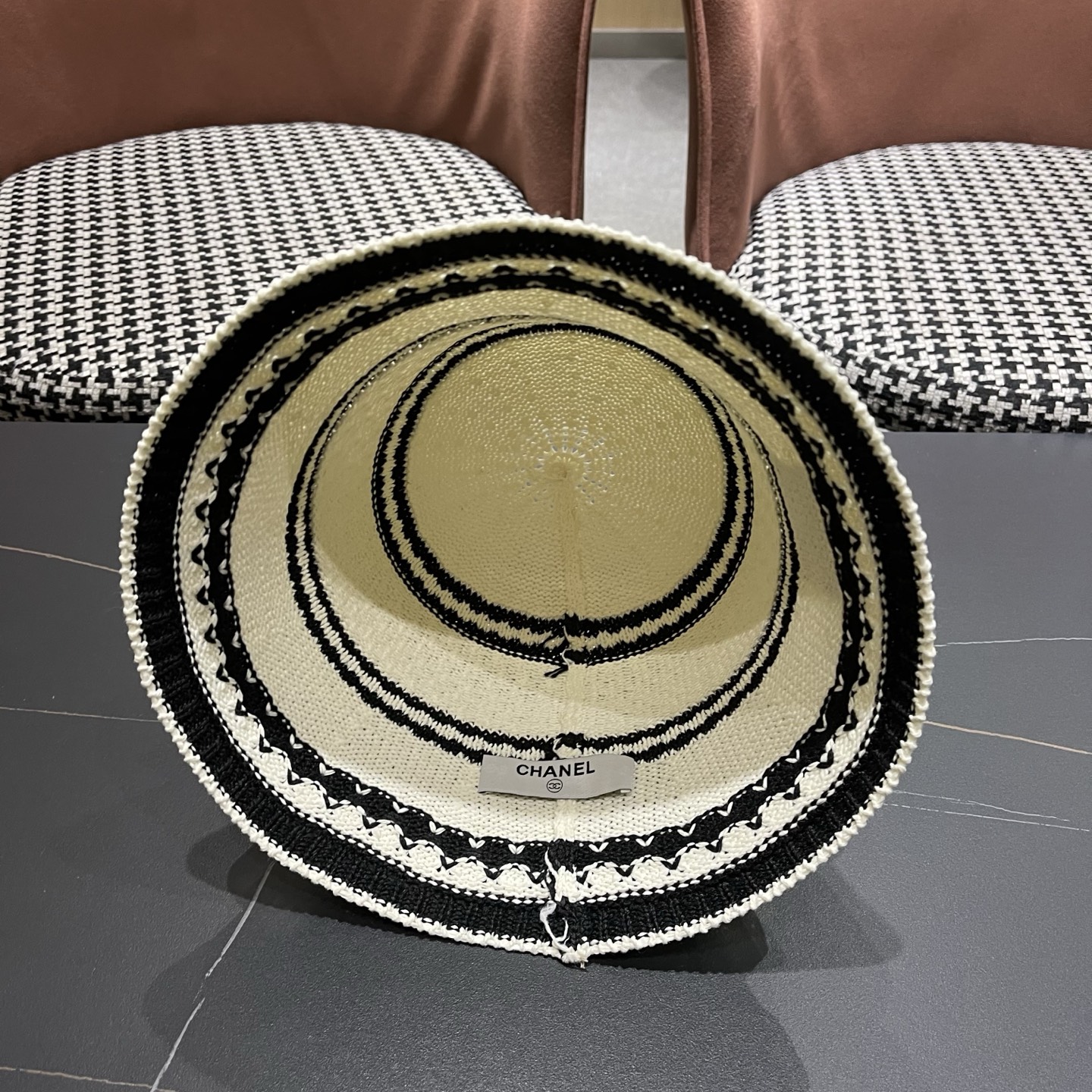 CHANEL香奈儿 夏季大檐防晒帽户外出游度假遮脸太阳帽草编撞色条纹镂空渔夫帽女