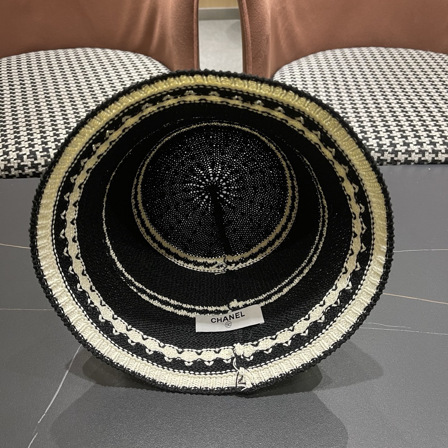 CHANEL香奈儿 夏季大檐防晒帽户外出游度假遮脸太阳帽草编撞色条纹镂空渔夫帽女