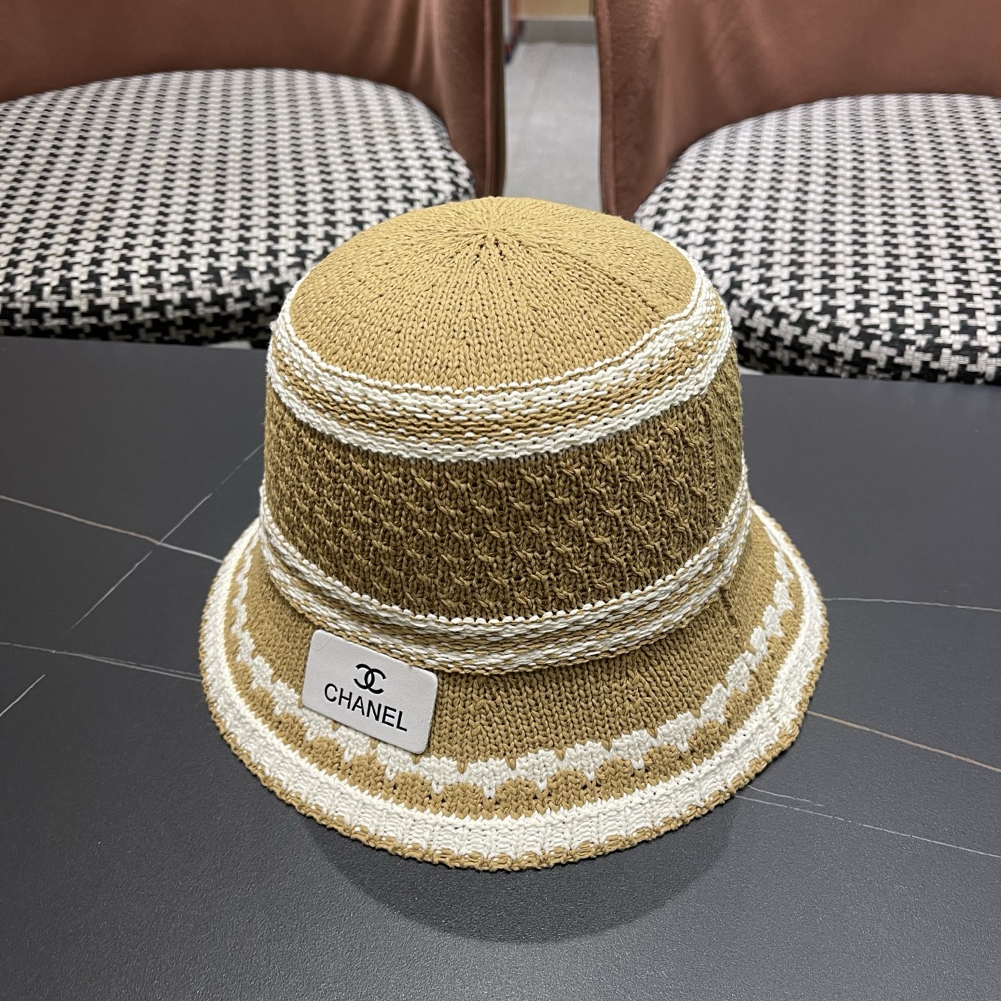 CHANEL香奈儿 夏季大檐防晒帽户外出游度假遮脸太阳帽草编撞色条纹镂空渔夫帽女