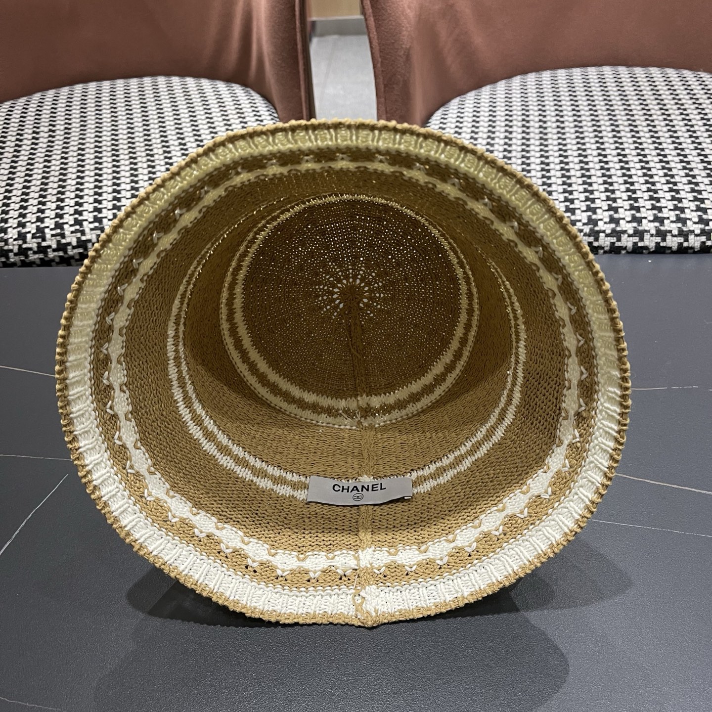 CHANEL香奈儿 夏季大檐防晒帽户外出游度假遮脸太阳帽草编撞色条纹镂空渔夫帽女