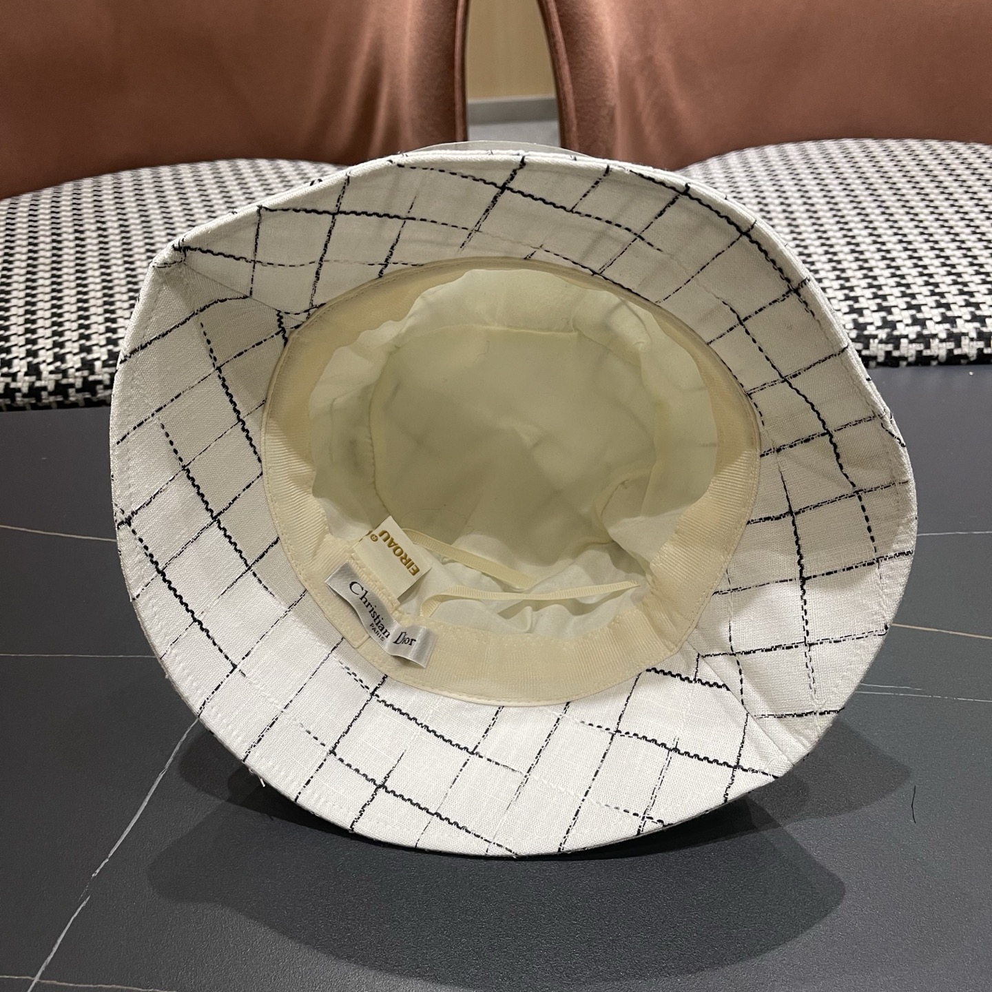 迪奥Dior 格纹渔夫帽子女新款百搭显脸小盆帽素颜出街水桶