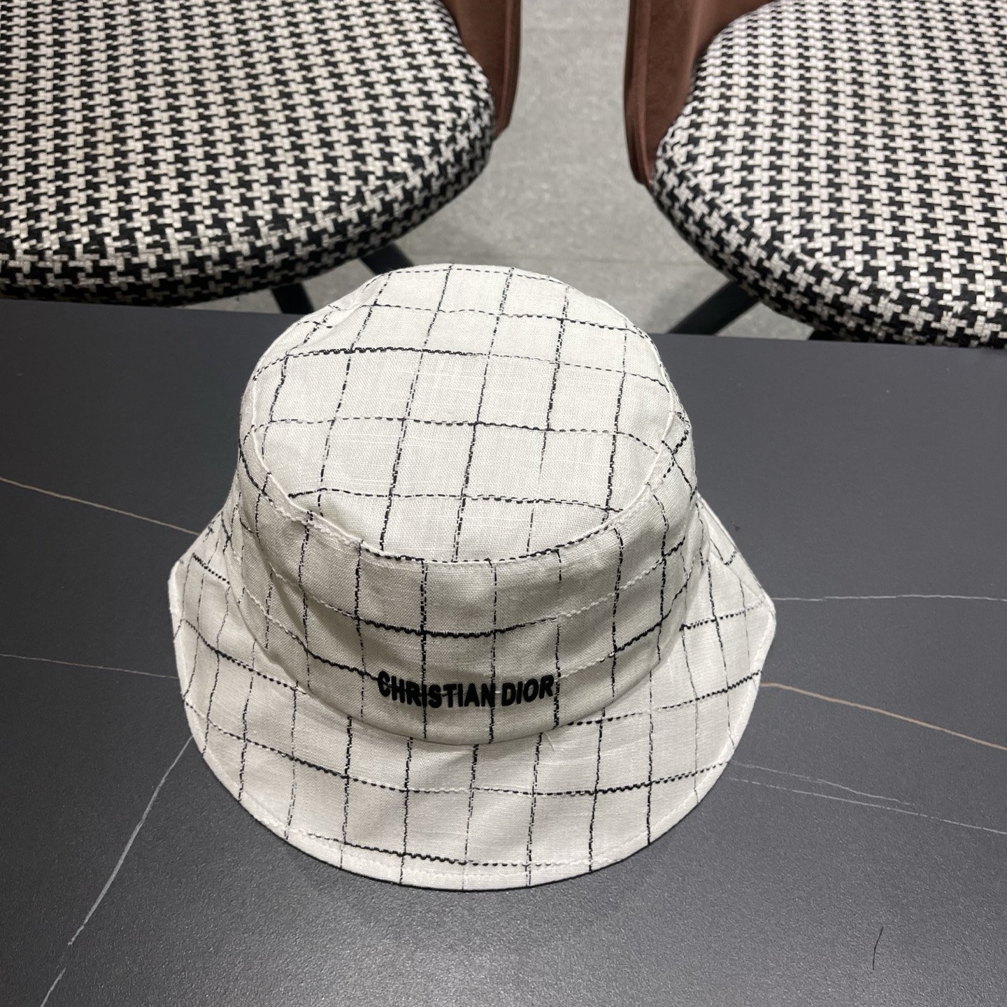 迪奥Dior 格纹渔夫帽子女新款百搭显脸小盆帽素颜出街水桶