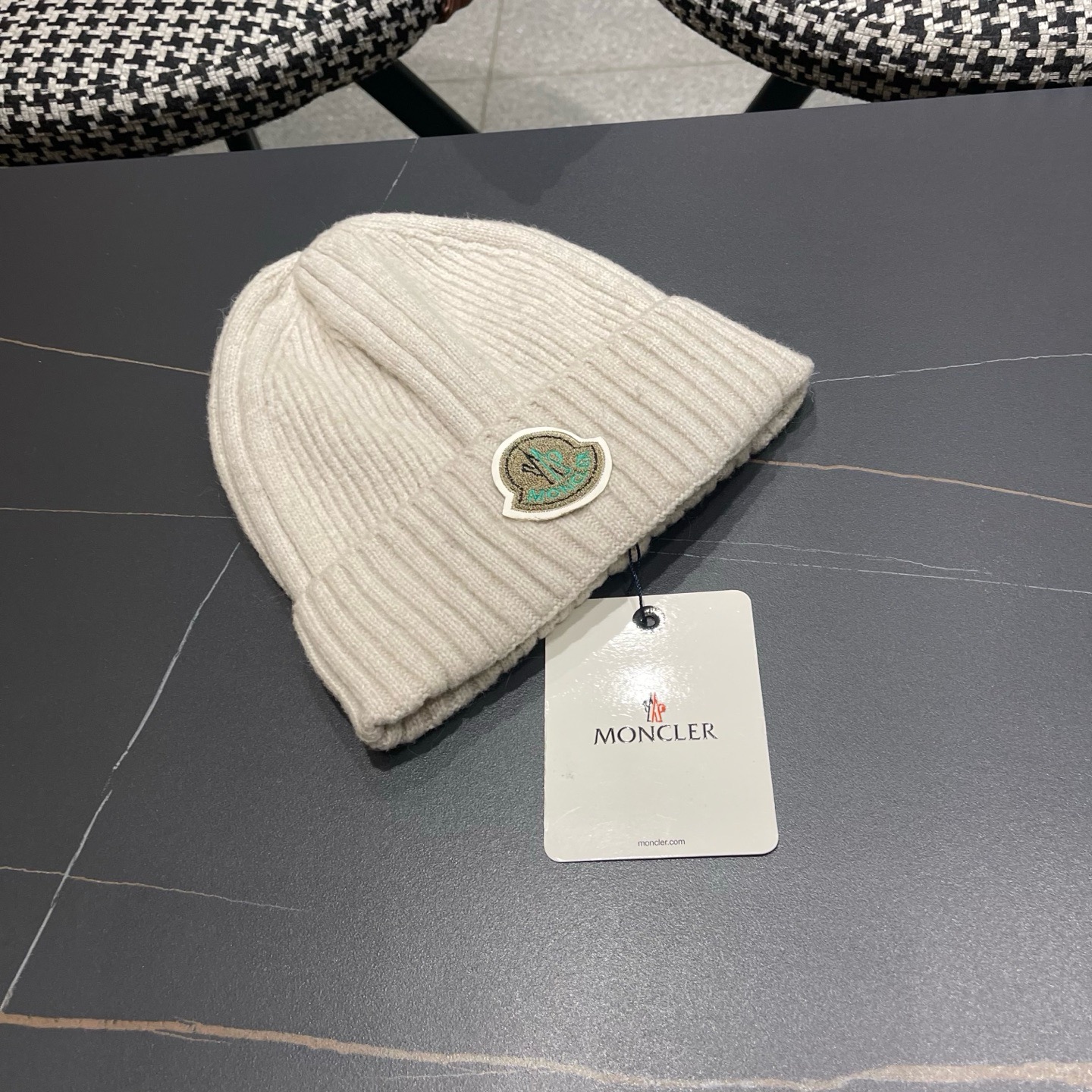MONCLER（蒙口）秋冬季新款毛线帽户外休闲保暖套头帽弹力针织帽男女款冷帽子