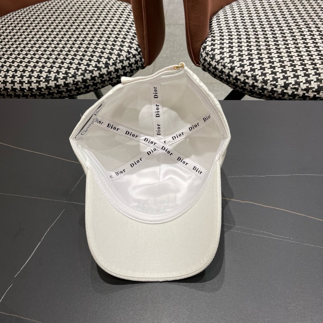 Dior(迪奥)新款原单刺绣棒球帽， 专柜热门新款，1:1开模订制，原版帆布料纯棉内里，轻盈透气！质量超