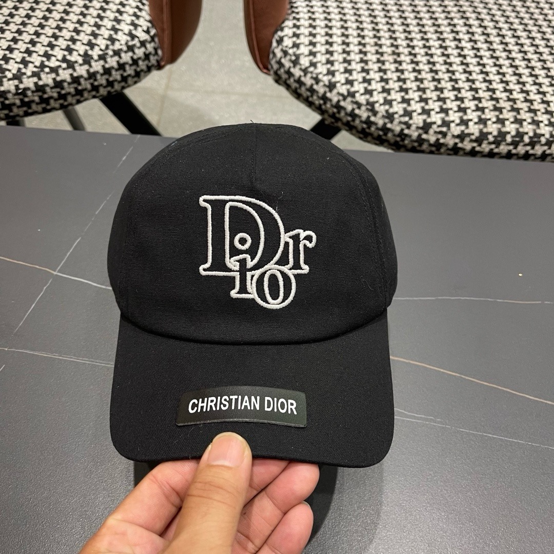 Dior(迪奥)新款原单刺绣棒球帽， 专柜热门新款，1:1开模订制，原版帆布料纯棉内里，轻盈透气！质量超