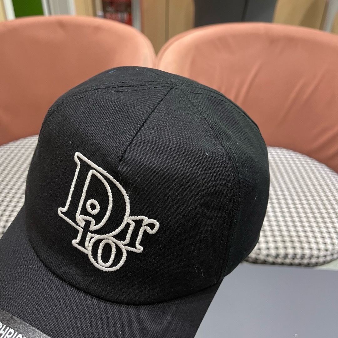 Dior(迪奥)新款原单刺绣棒球帽， 专柜热门新款，1:1开模订制，原版帆布料纯棉内里，轻盈透气！质量超