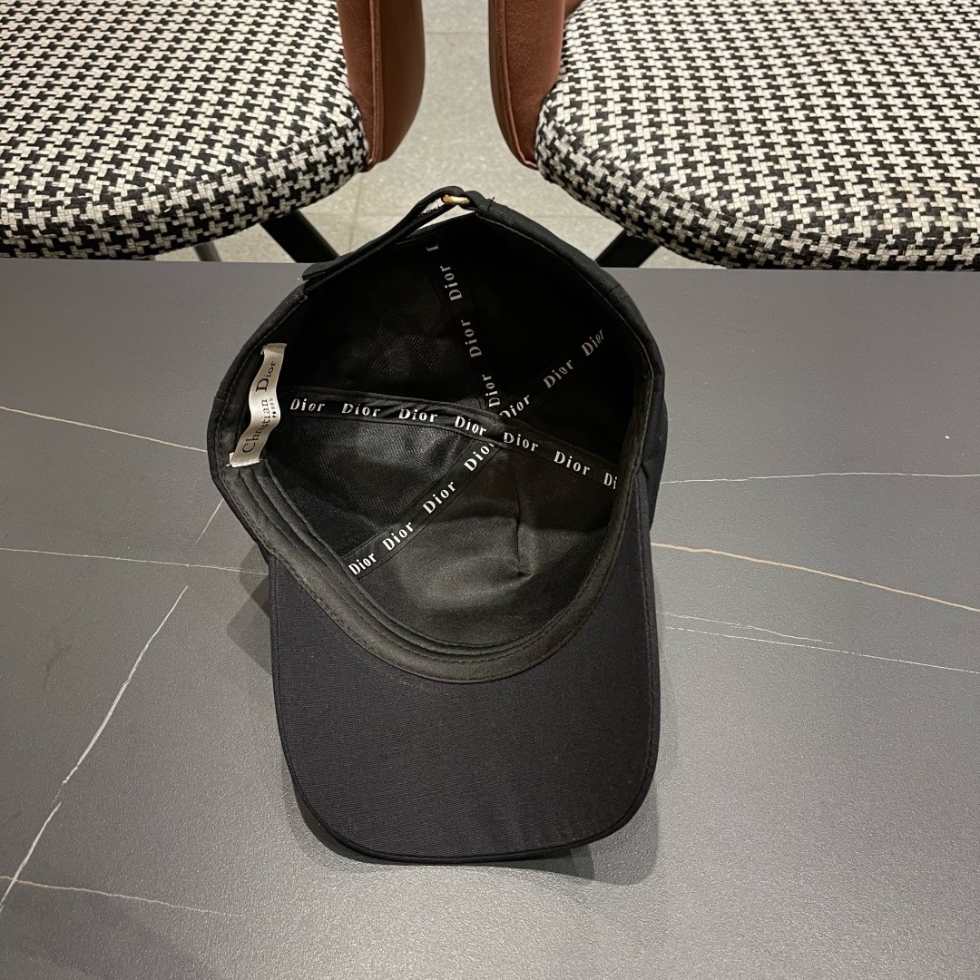 Dior(迪奥)新款原单刺绣棒球帽， 专柜热门新款，1:1开模订制，原版帆布料纯棉内里，轻盈透气！质量超