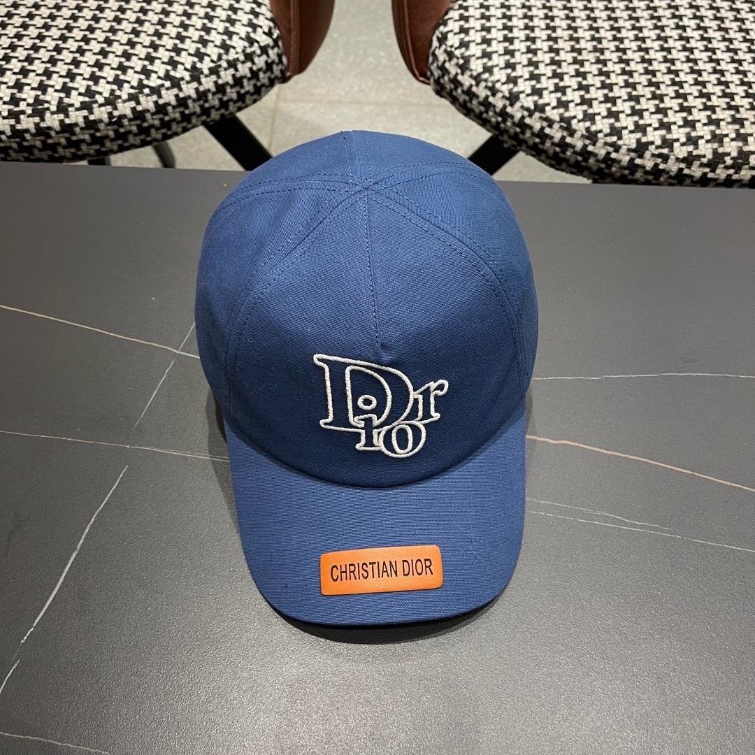 Dior(迪奥)新款原单刺绣棒球帽， 专柜热门新款，1:1开模订制，原版帆布料纯棉内里，轻盈透气！质量超