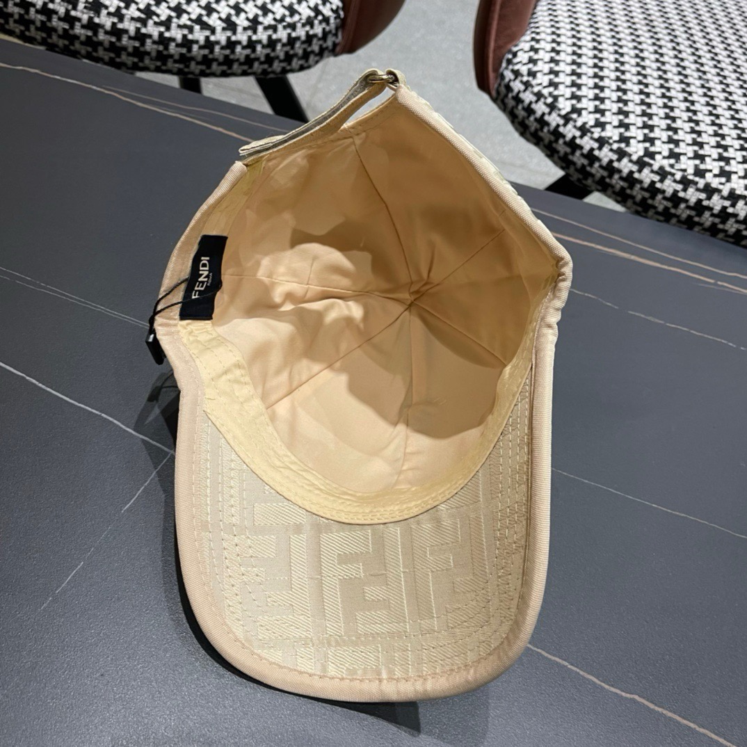 FENDI芬迪，新品棒球帽 代购版本！时尚潮流，高端做工！非一般的品质，细节看实拍哦