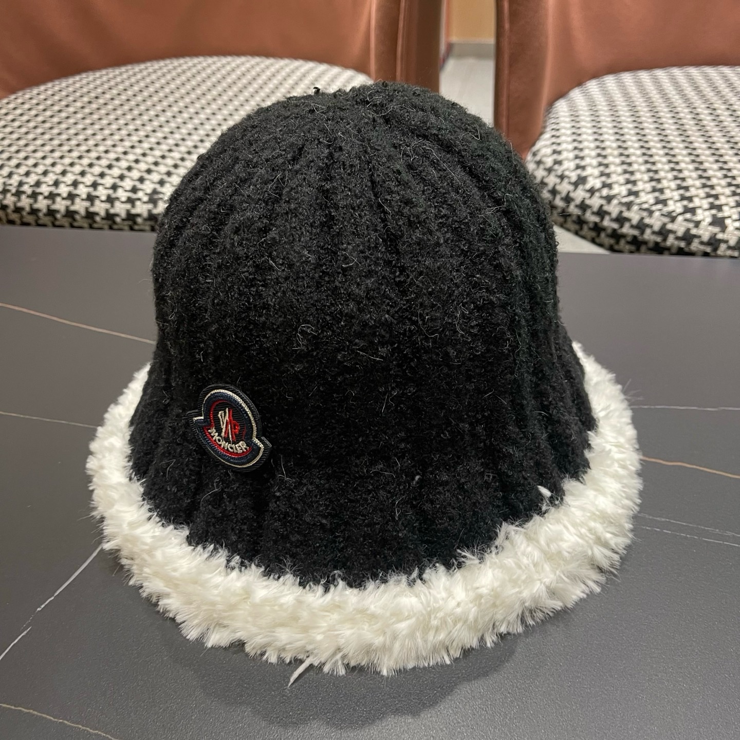 MONCLER（蒙口）拼色帽边毛绒渔夫帽子秋冬季保暖时尚百搭女大头围显脸小休闲盆帽