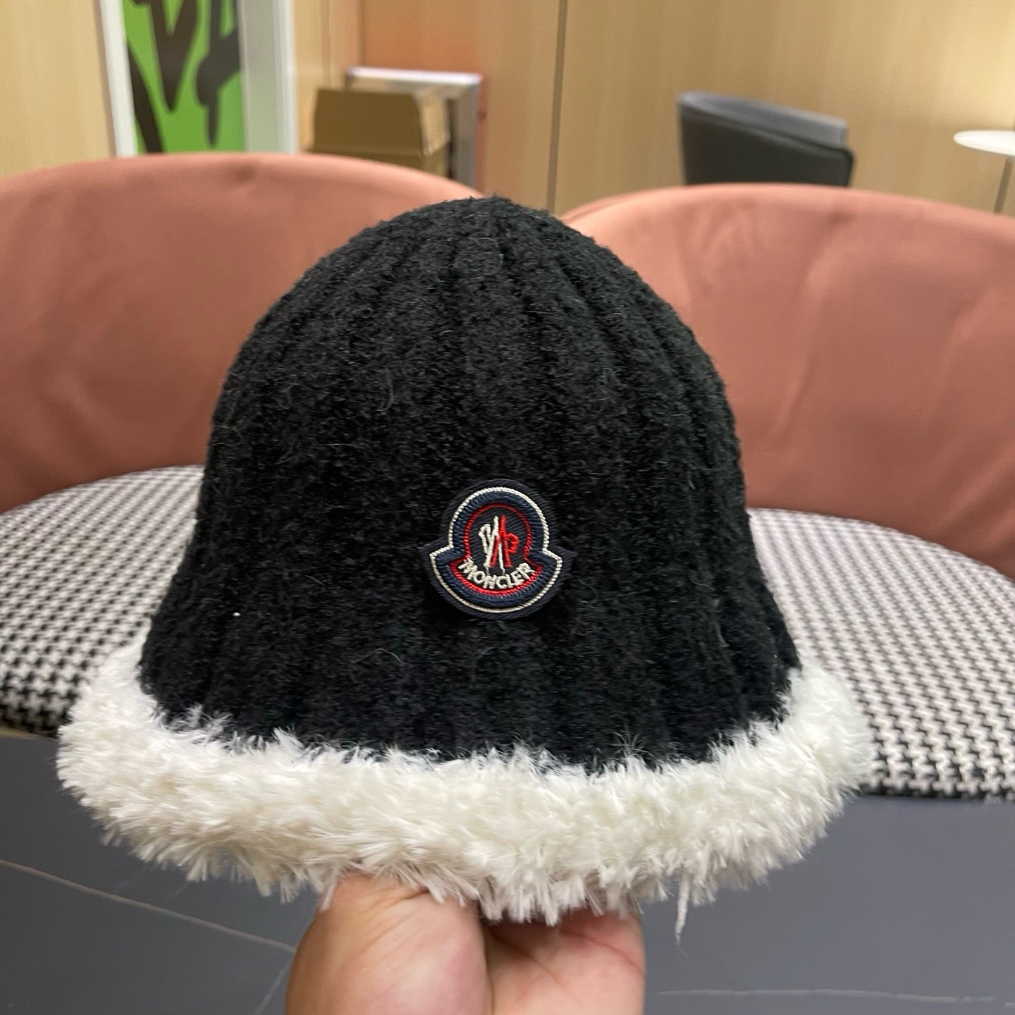 MONCLER（蒙口）拼色帽边毛绒渔夫帽子秋冬季保暖时尚百搭女大头围显脸小休闲盆帽