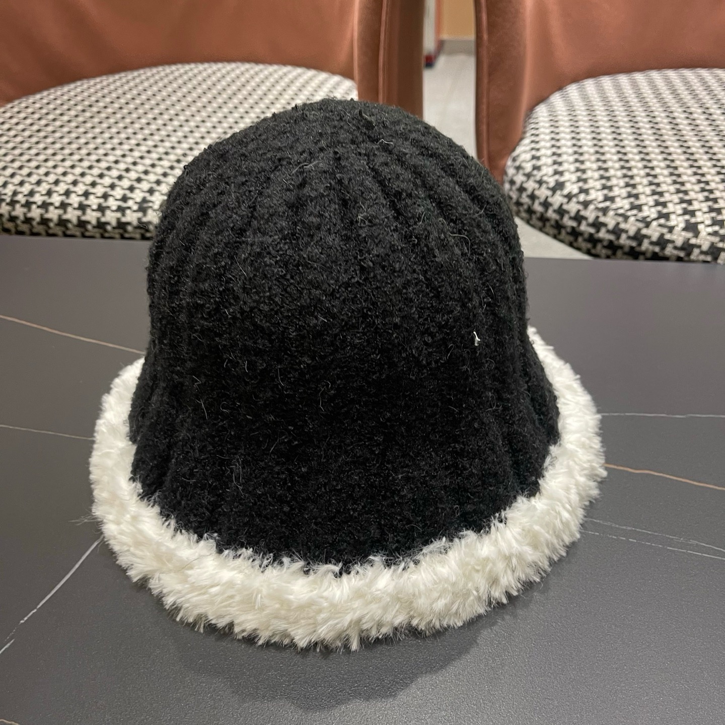 MONCLER（蒙口）拼色帽边毛绒渔夫帽子秋冬季保暖时尚百搭女大头围显脸小休闲盆帽