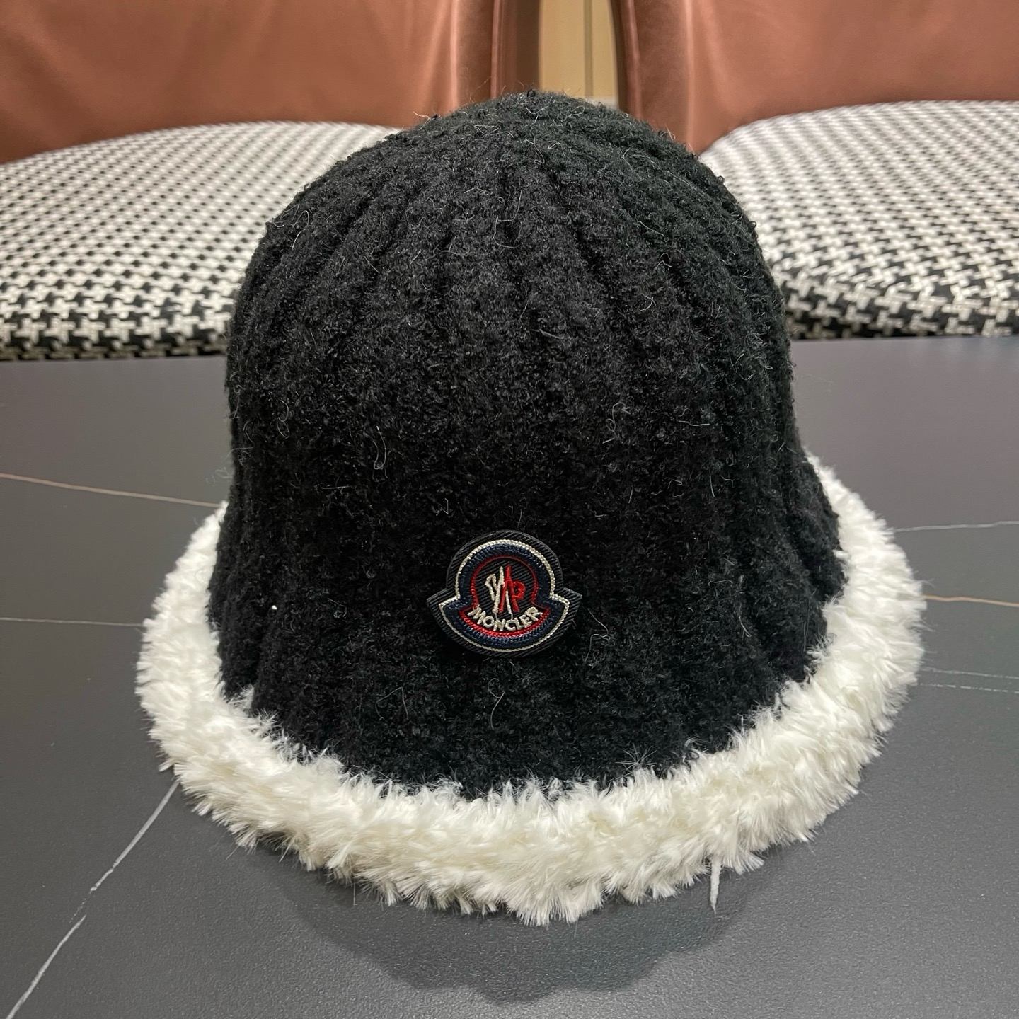 MONCLER（蒙口）拼色帽边毛绒渔夫帽子秋冬季保暖时尚百搭女大头围显脸小休闲盆帽