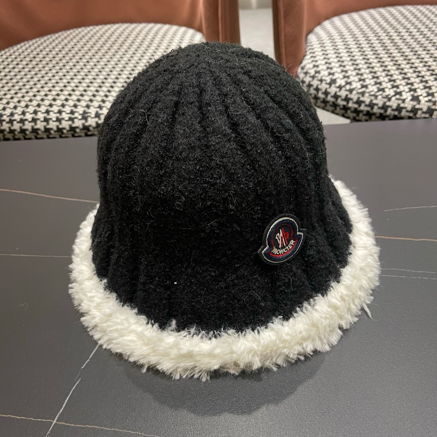 MONCLER（蒙口）拼色帽边毛绒渔夫帽子秋冬季保暖时尚百搭女大头围显脸小休闲盆帽