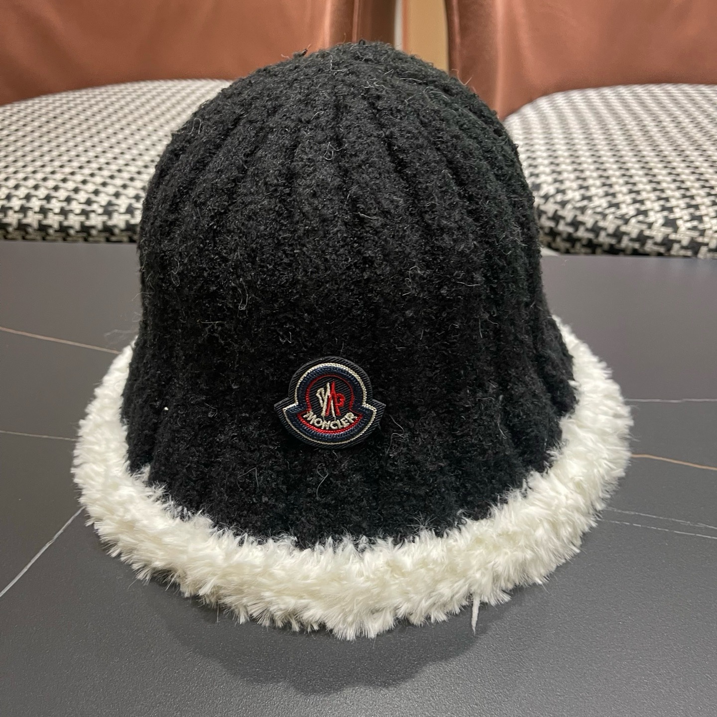 MONCLER（蒙口）拼色帽边毛绒渔夫帽子秋冬季保暖时尚百搭女大头围显脸小休闲盆帽