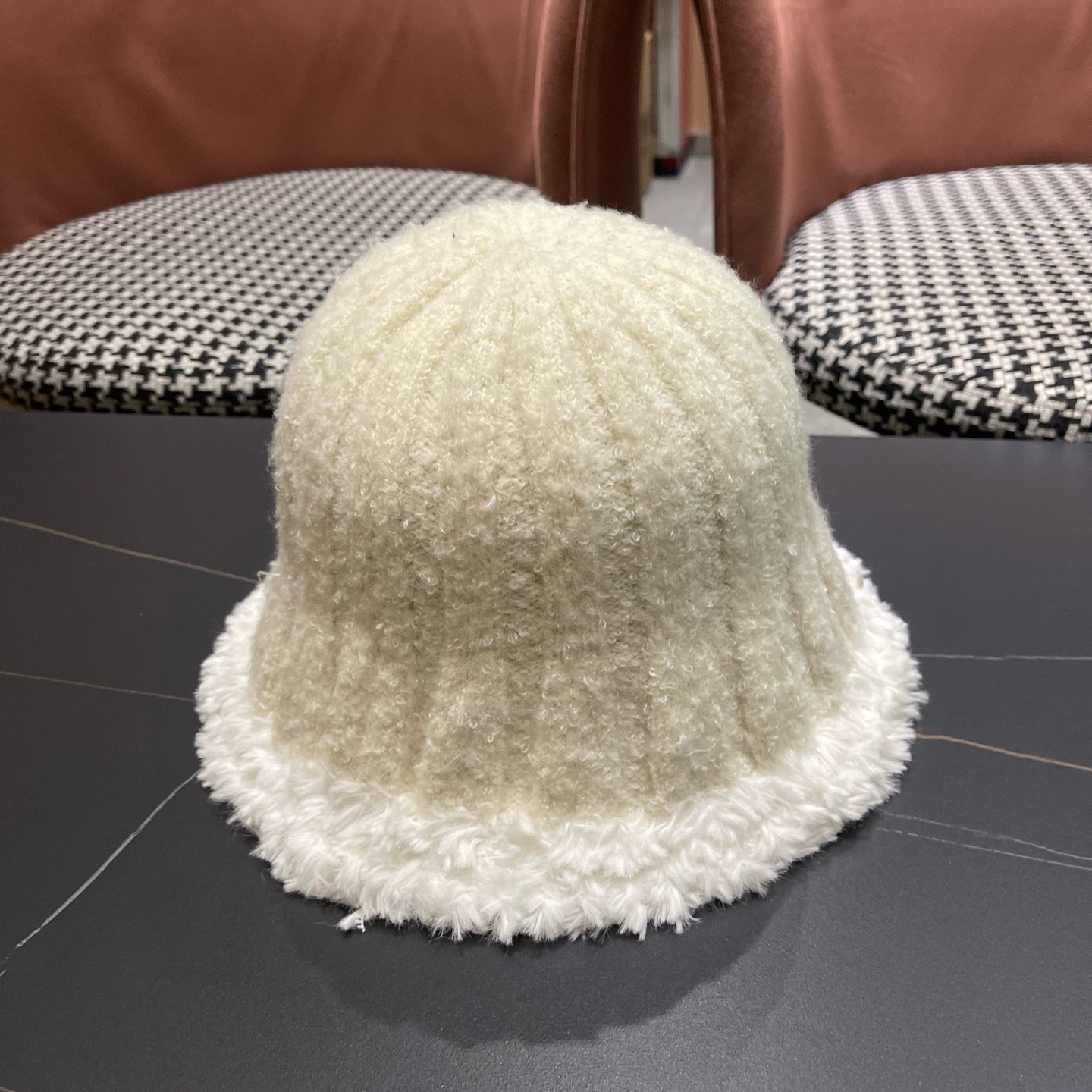 MONCLER（蒙口）拼色帽边毛绒渔夫帽子秋冬季保暖时尚百搭女大头围显脸小休闲盆帽