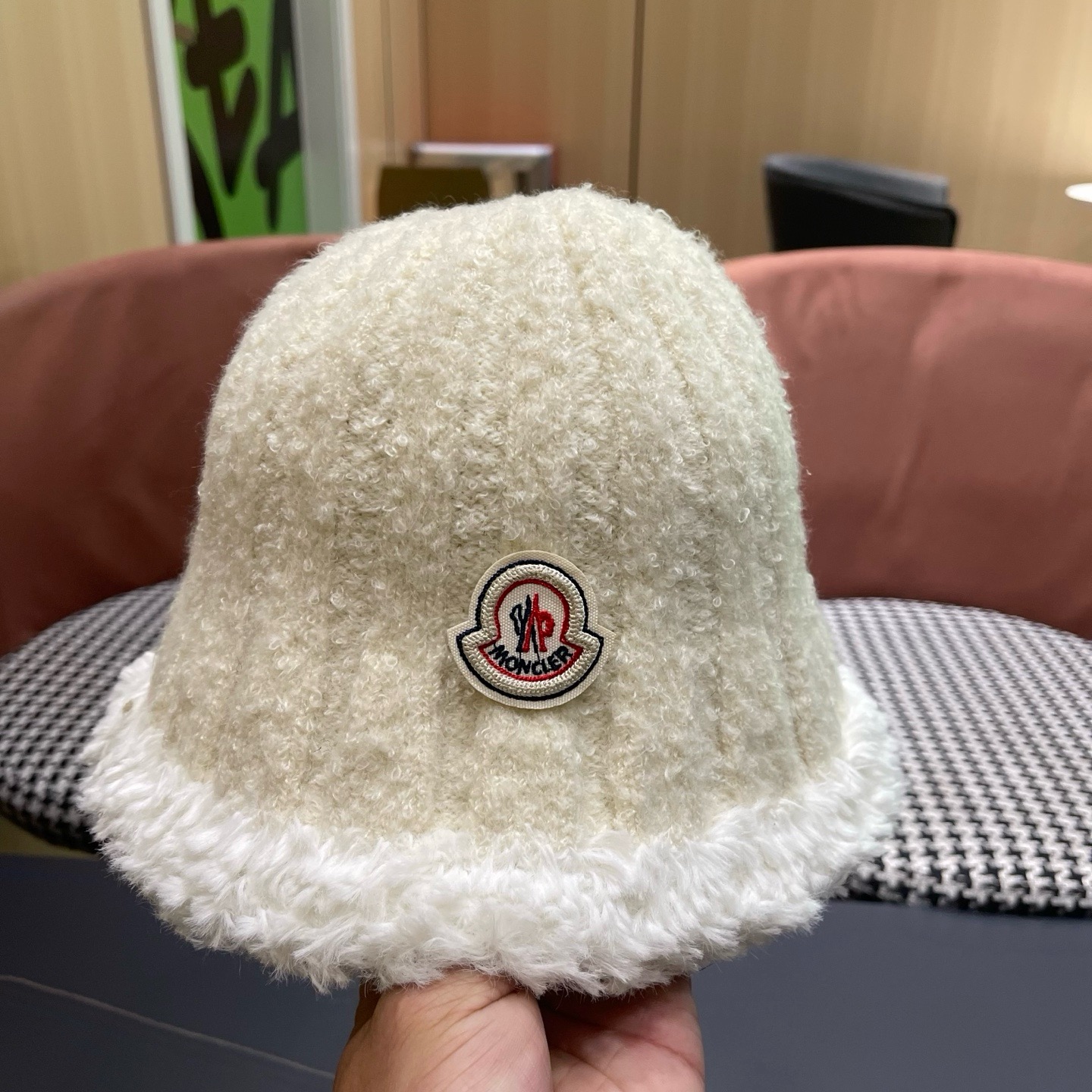 MONCLER（蒙口）拼色帽边毛绒渔夫帽子秋冬季保暖时尚百搭女大头围显脸小休闲盆帽
