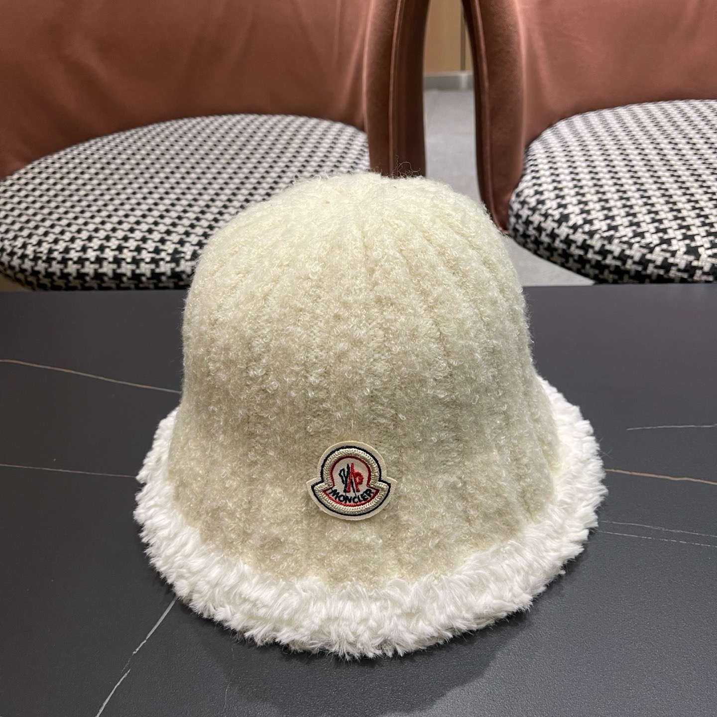 MONCLER（蒙口）拼色帽边毛绒渔夫帽子秋冬季保暖时尚百搭女大头围显脸小休闲盆帽