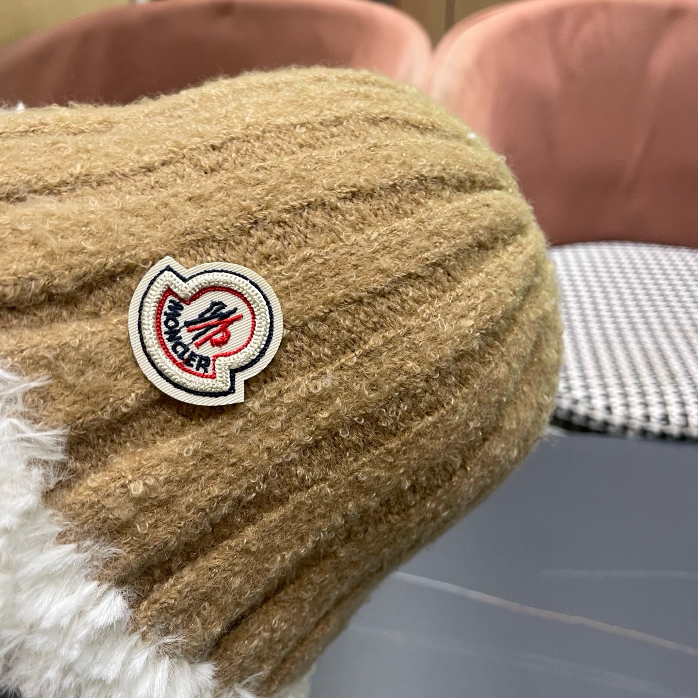 MONCLER（蒙口）拼色帽边毛绒渔夫帽子秋冬季保暖时尚百搭女大头围显脸小休闲盆帽