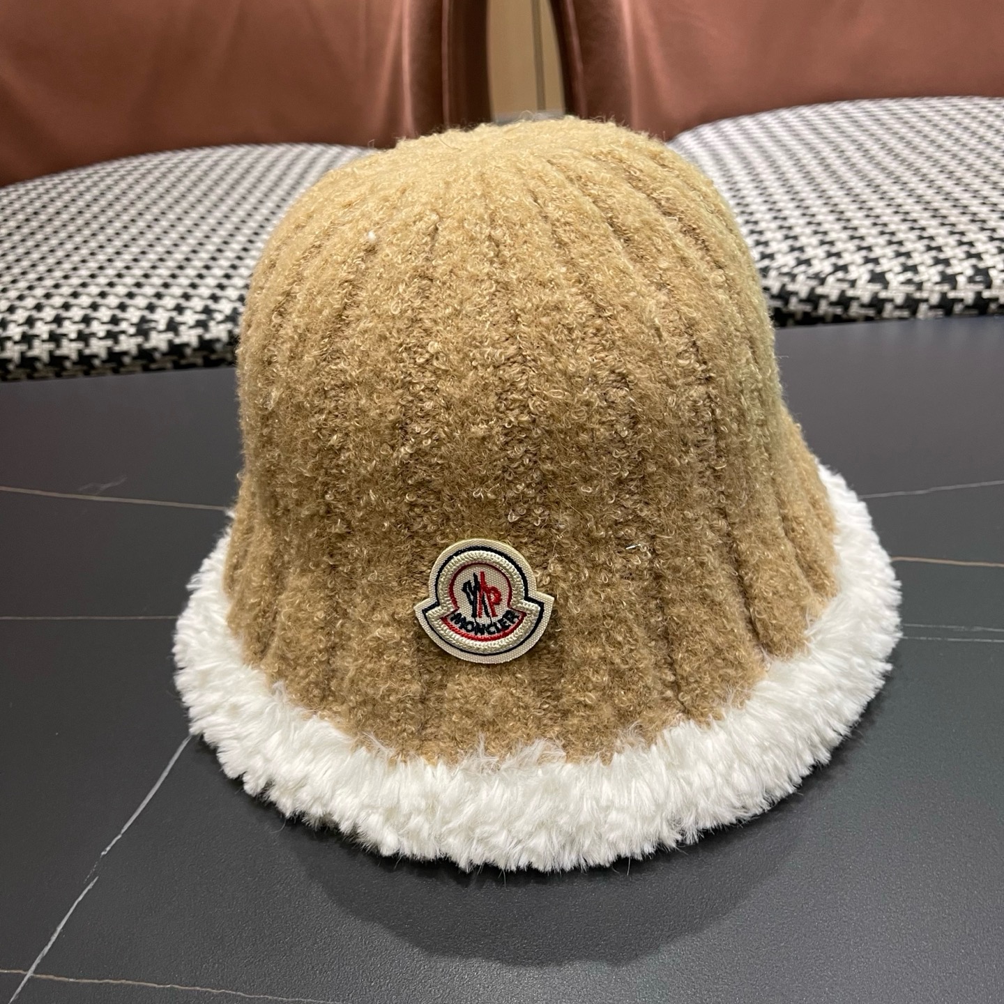 MONCLER（蒙口）拼色帽边毛绒渔夫帽子秋冬季保暖时尚百搭女大头围显脸小休闲盆帽