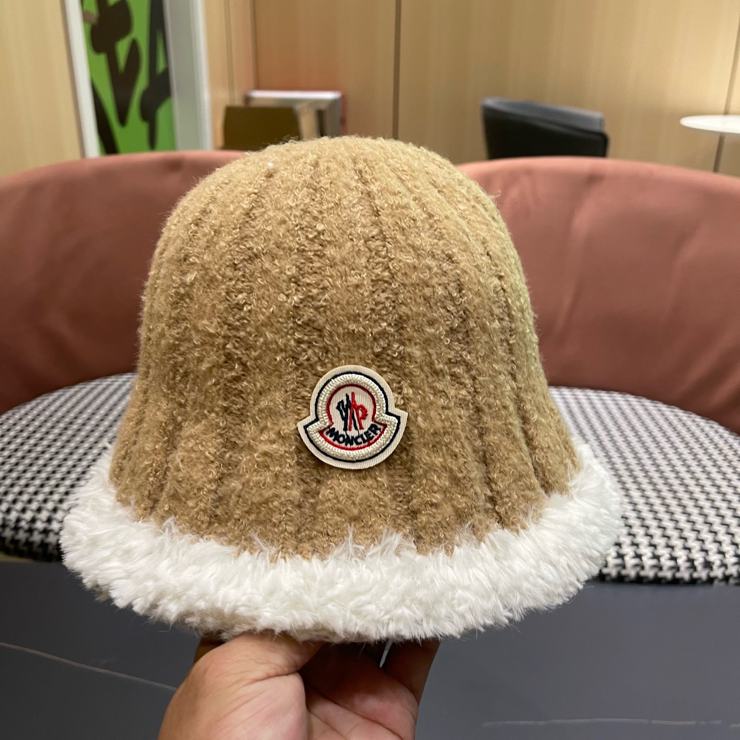 MONCLER（蒙口）拼色帽边毛绒渔夫帽子秋冬季保暖时尚百搭女大头围显脸小休闲盆帽