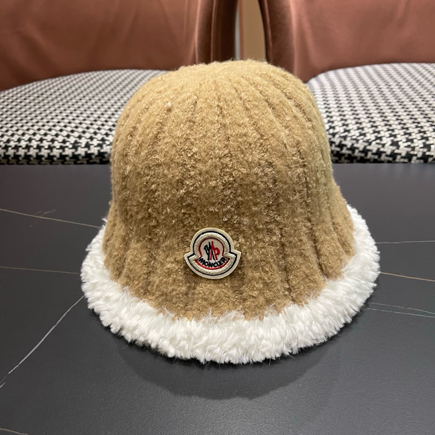 MONCLER（蒙口）拼色帽边毛绒渔夫帽子秋冬季保暖时尚百搭女大头围显脸小休闲盆帽
